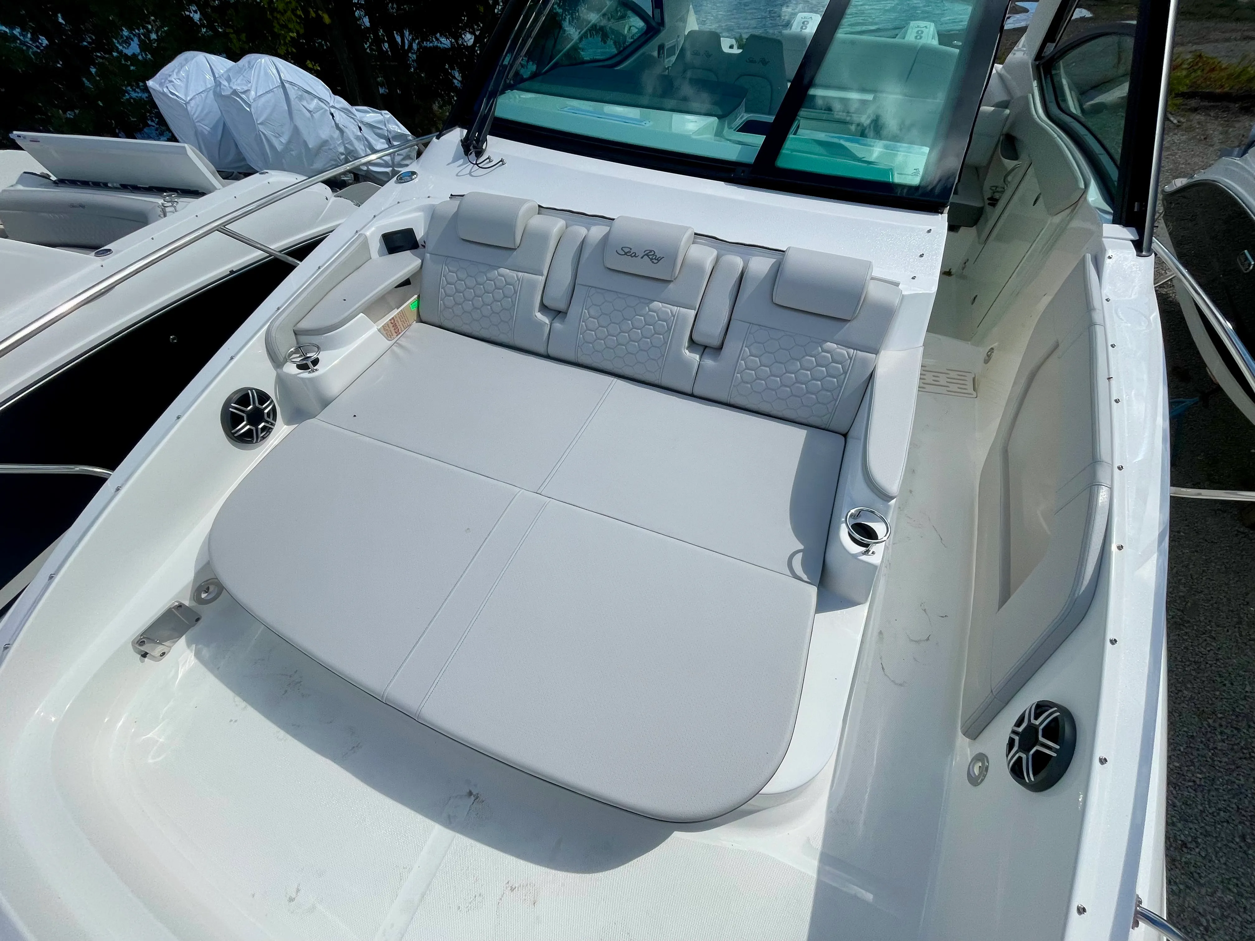 2026 Sea Ray Sundancer 320 Outboard Image Thumbnail #23