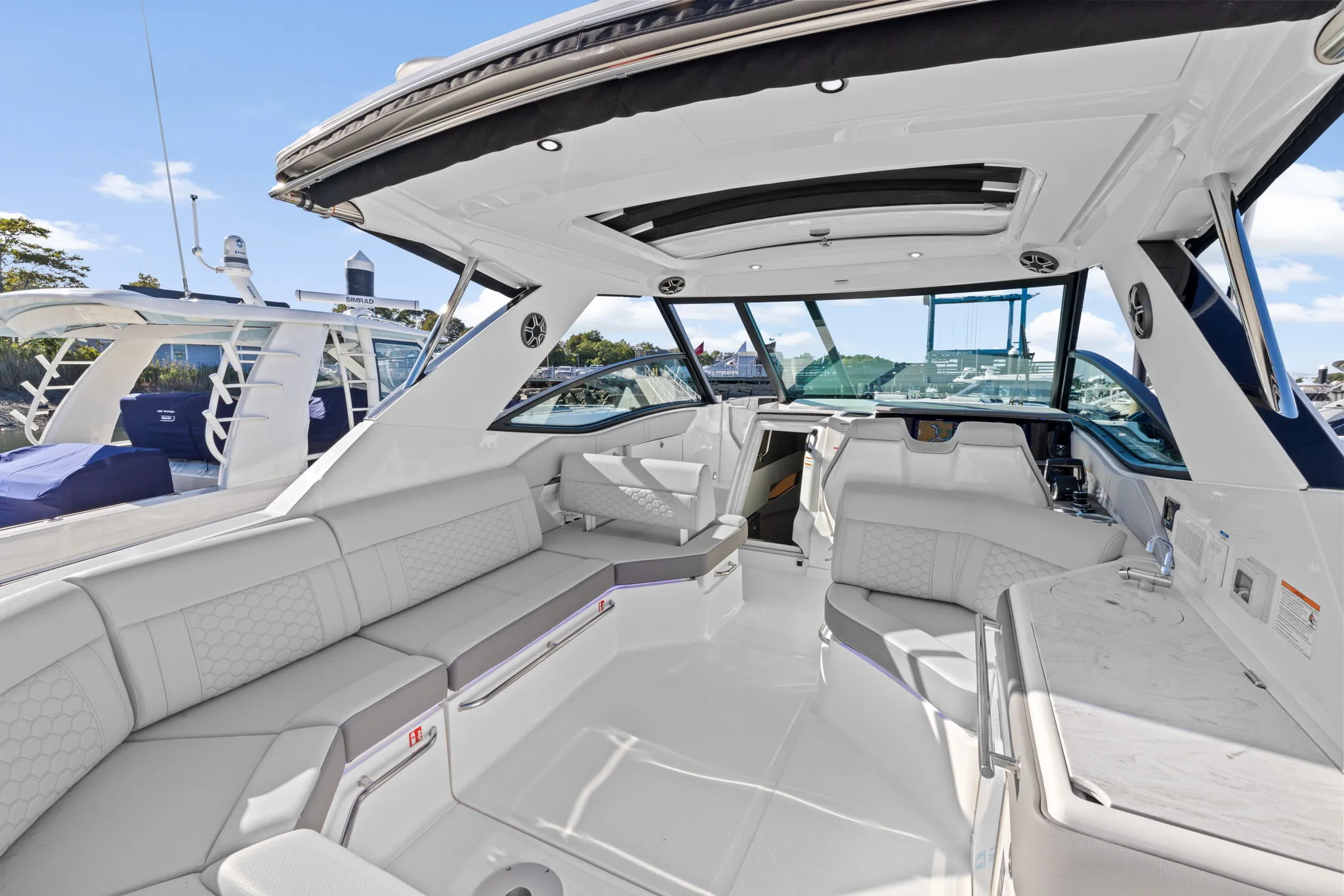 2026 Sea Ray Sundancer 320 Outboard Image Thumbnail #9