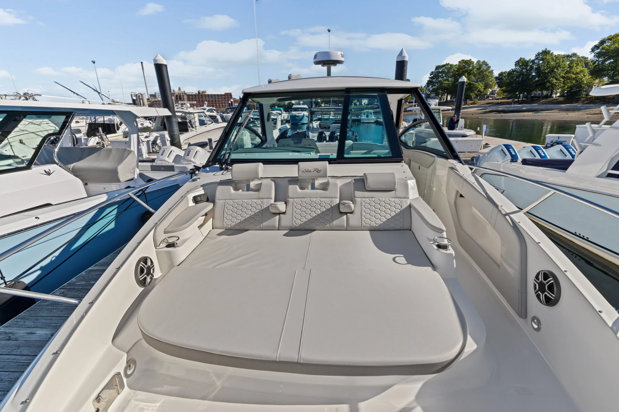 2026 Sea Ray Sundancer 320 Outboard Image Thumbnail #30