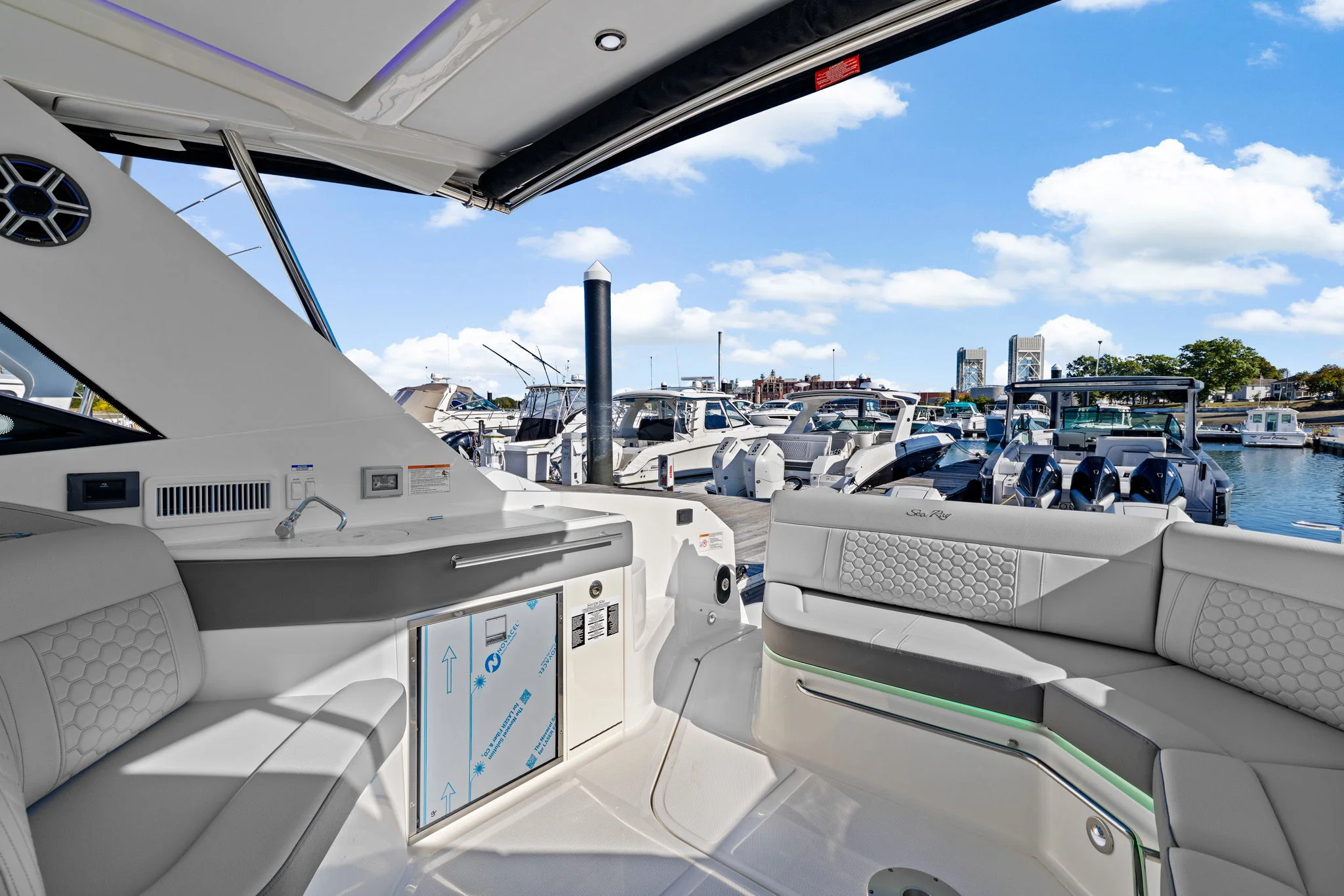 2026 Sea Ray Sundancer 320 Outboard Image Thumbnail #13