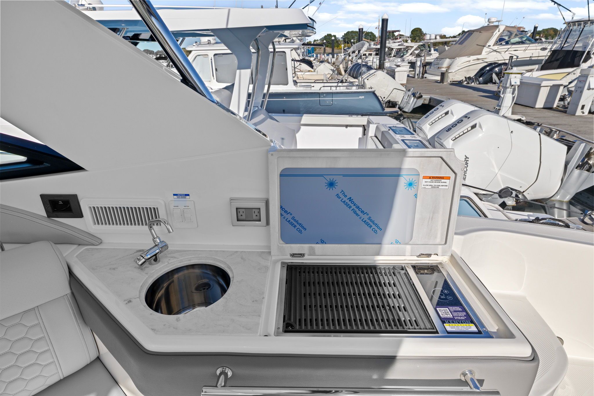 2026 Sea Ray Sundancer 320 Outboard Image Thumbnail #11