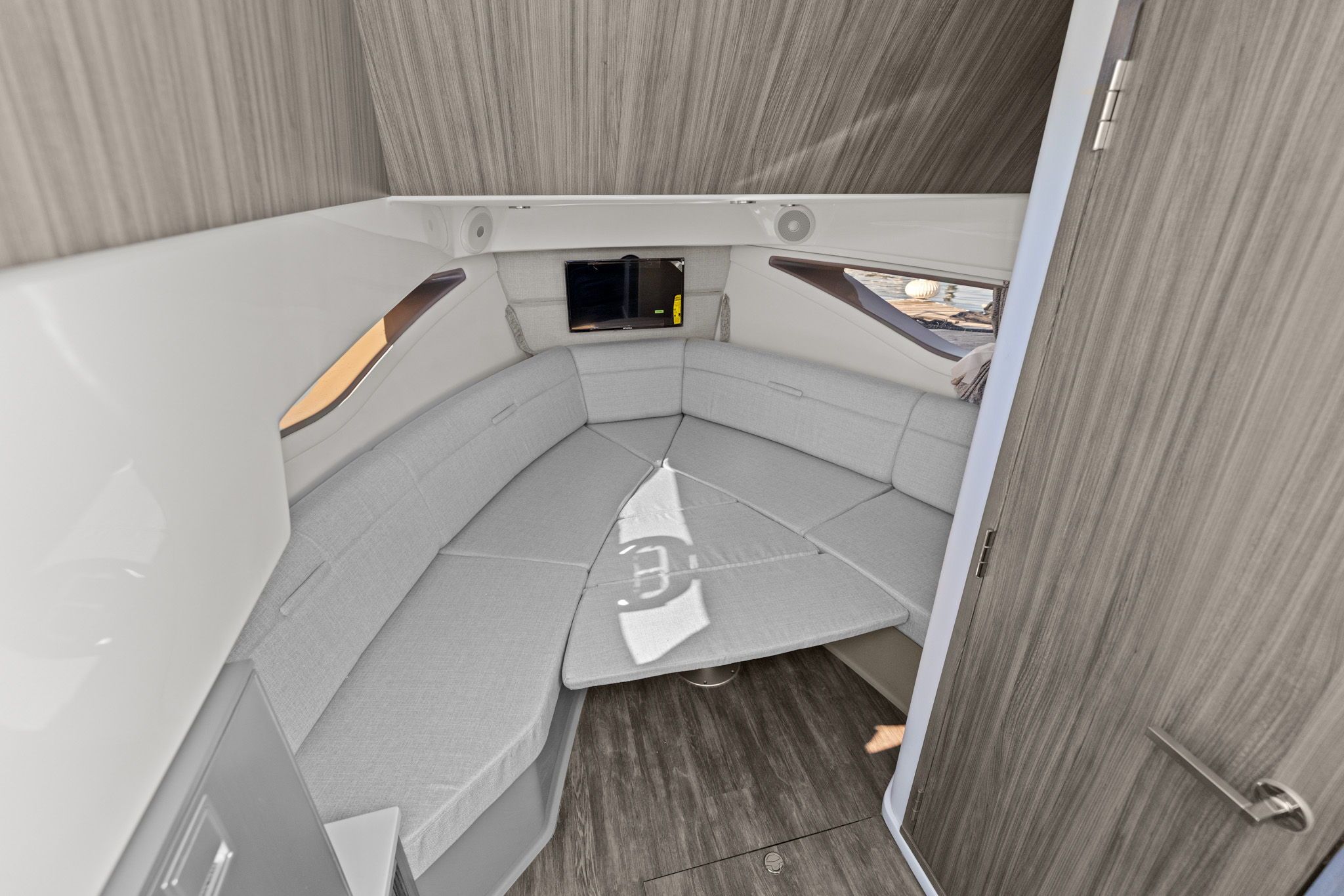 2026 Sea Ray Sundancer 320 Outboard Image Thumbnail #23