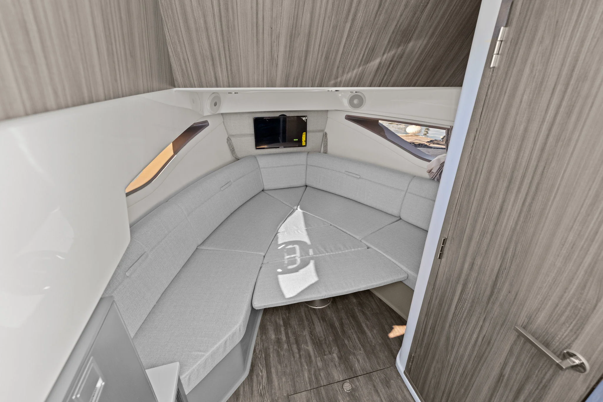 2026 Sea Ray Sundancer 320 Outboard Image Thumbnail #23