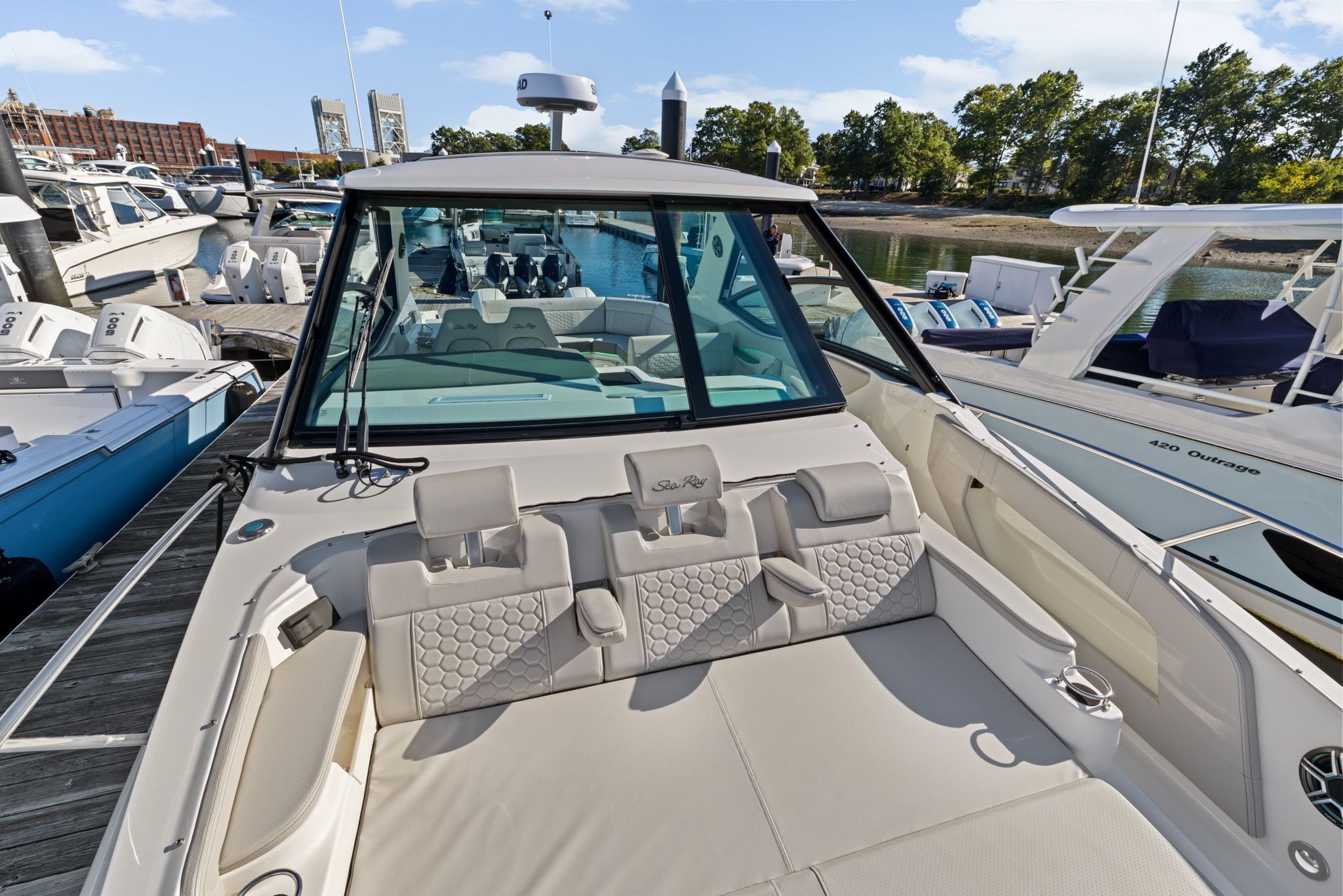 2026 Sea Ray Sundancer 320 Outboard Image Thumbnail #31