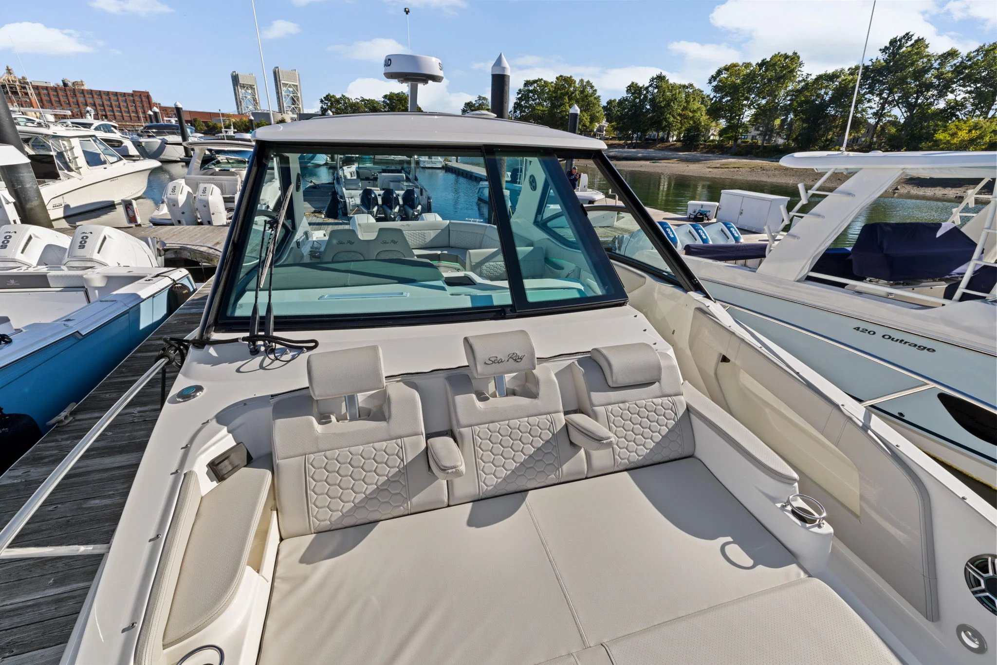 2026 Sea Ray Sundancer 320 Outboard Image Thumbnail #31