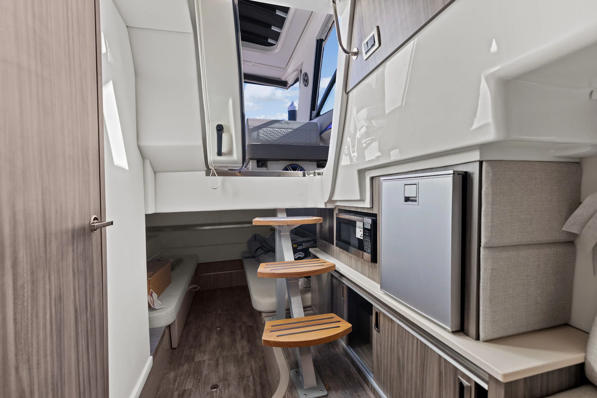 2026 Sea Ray Sundancer 320 Outboard Image Thumbnail #25