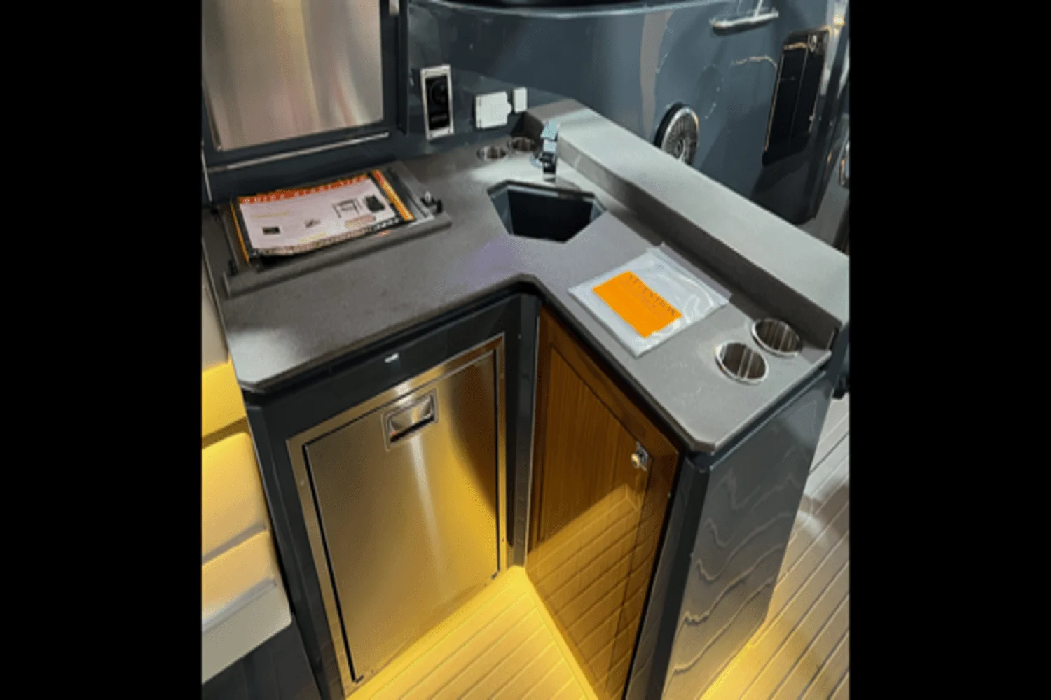 2022 Cruisers Yachts 38 GLS Image Thumbnail #7