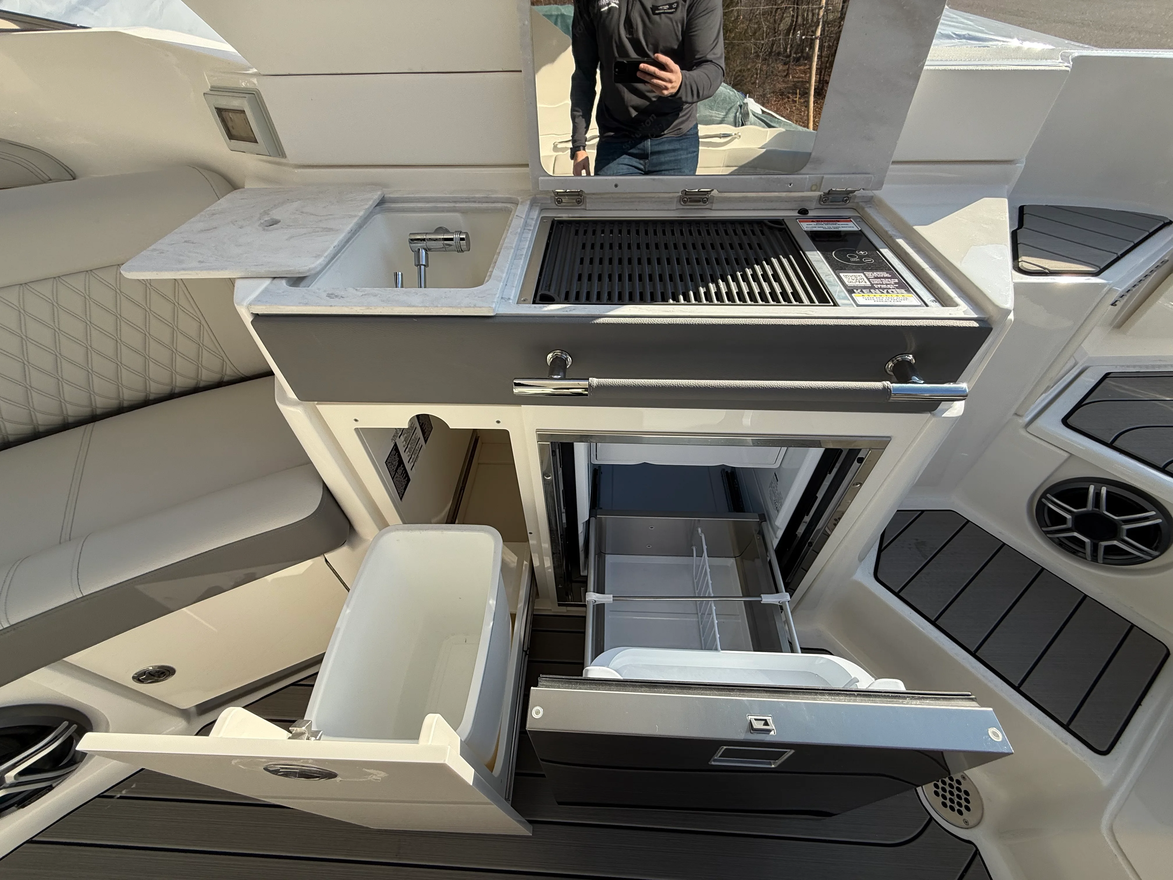 2026 Sea Ray SLX 350 Image Thumbnail #29