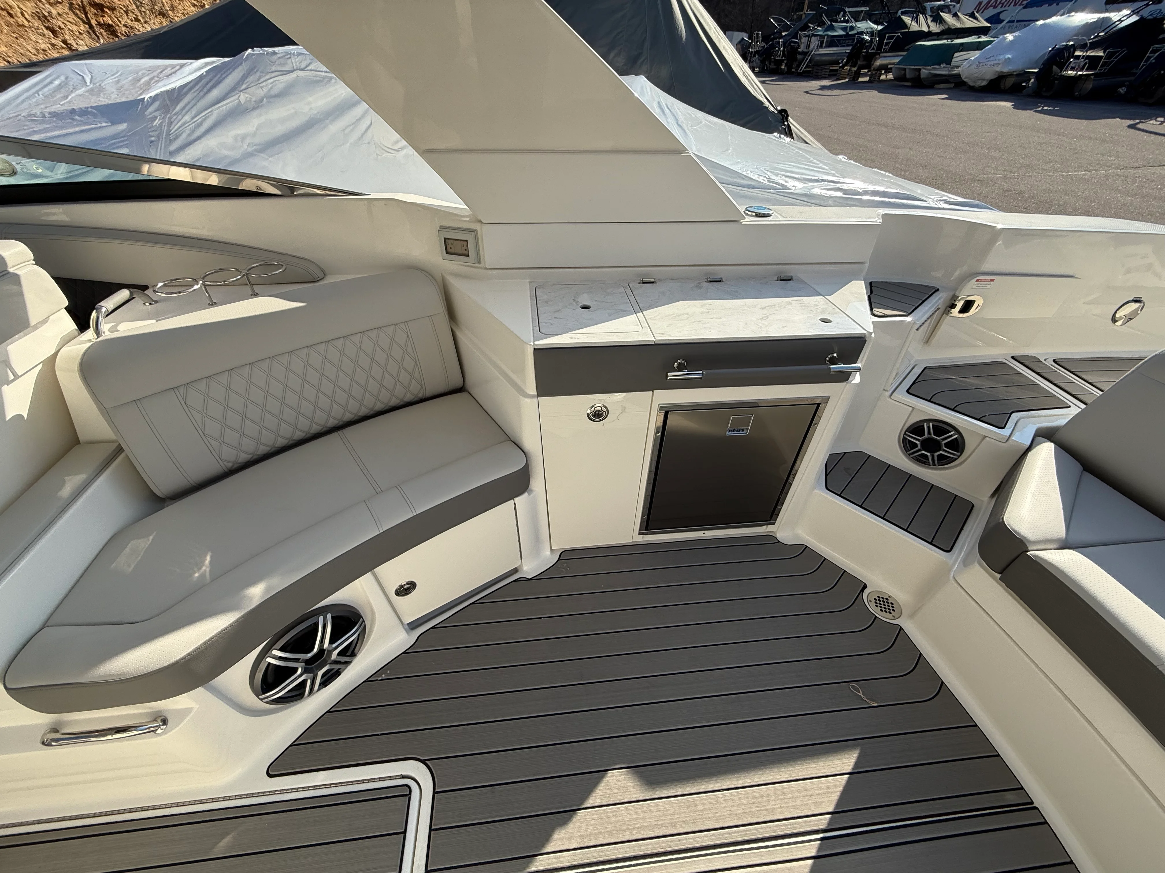 2026 Sea Ray SLX 350 Image Thumbnail #28