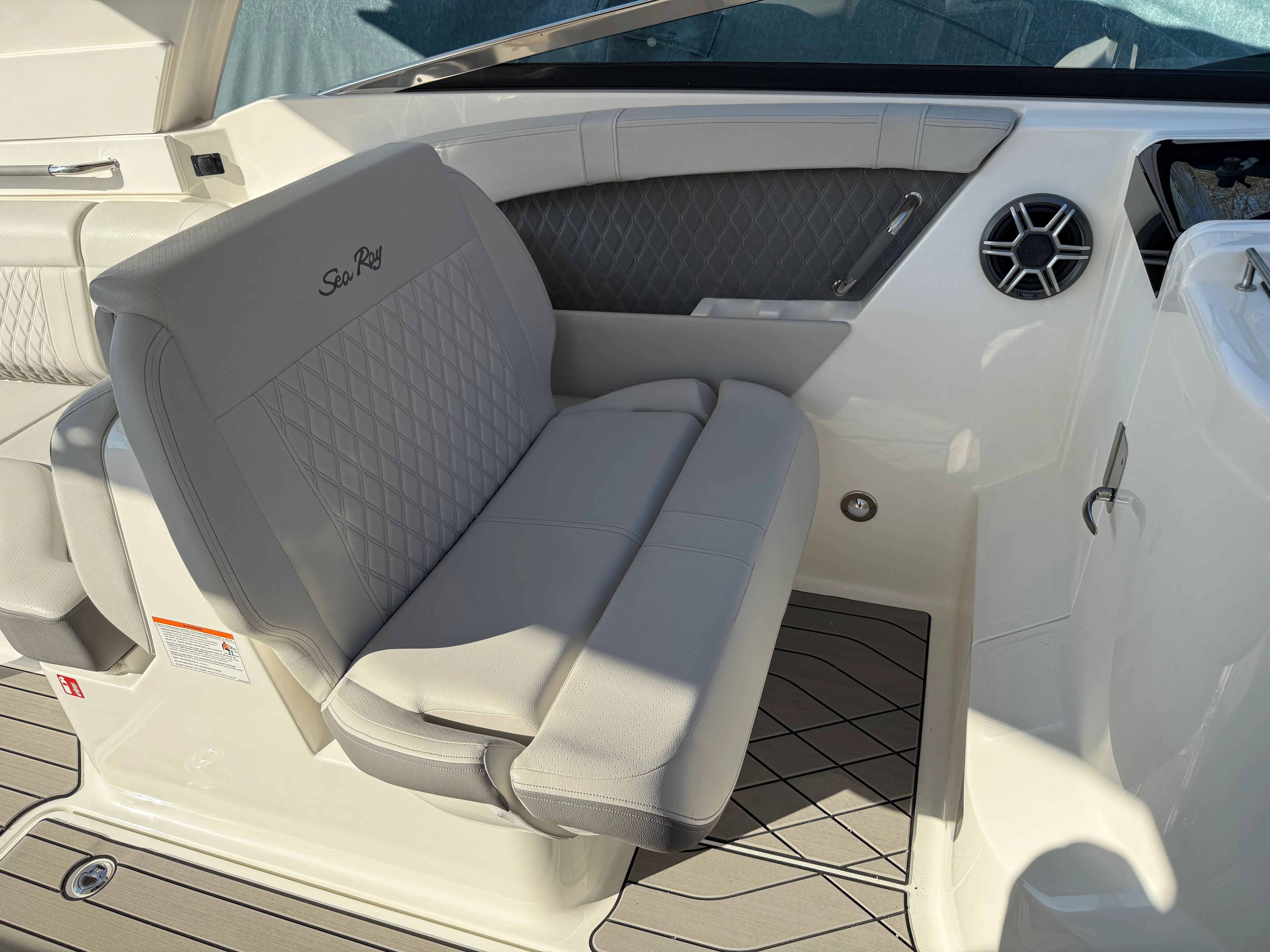 2026 Sea Ray SLX 350 Image Thumbnail #36