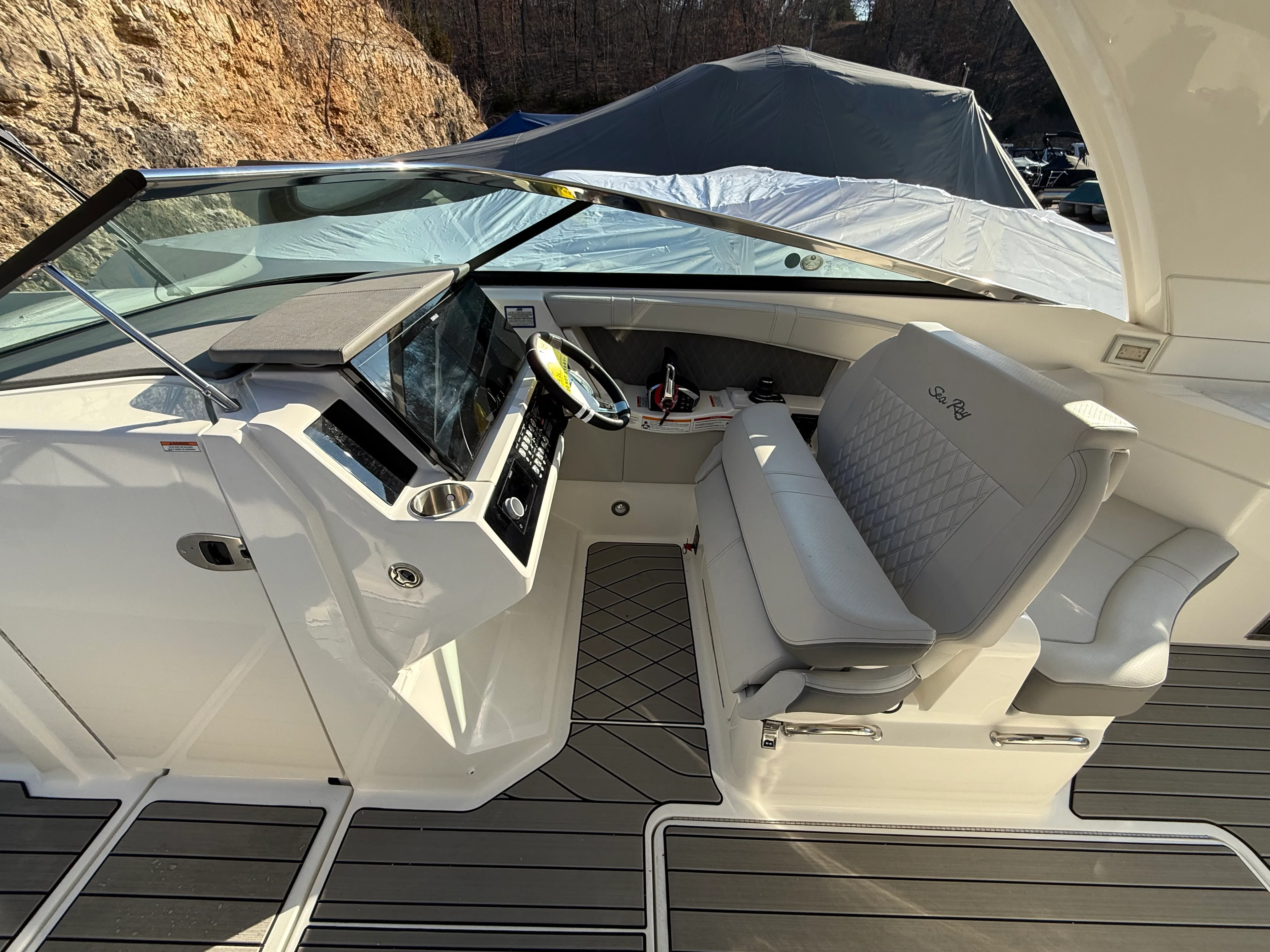 2026 Sea Ray SLX 350 Image Thumbnail #18