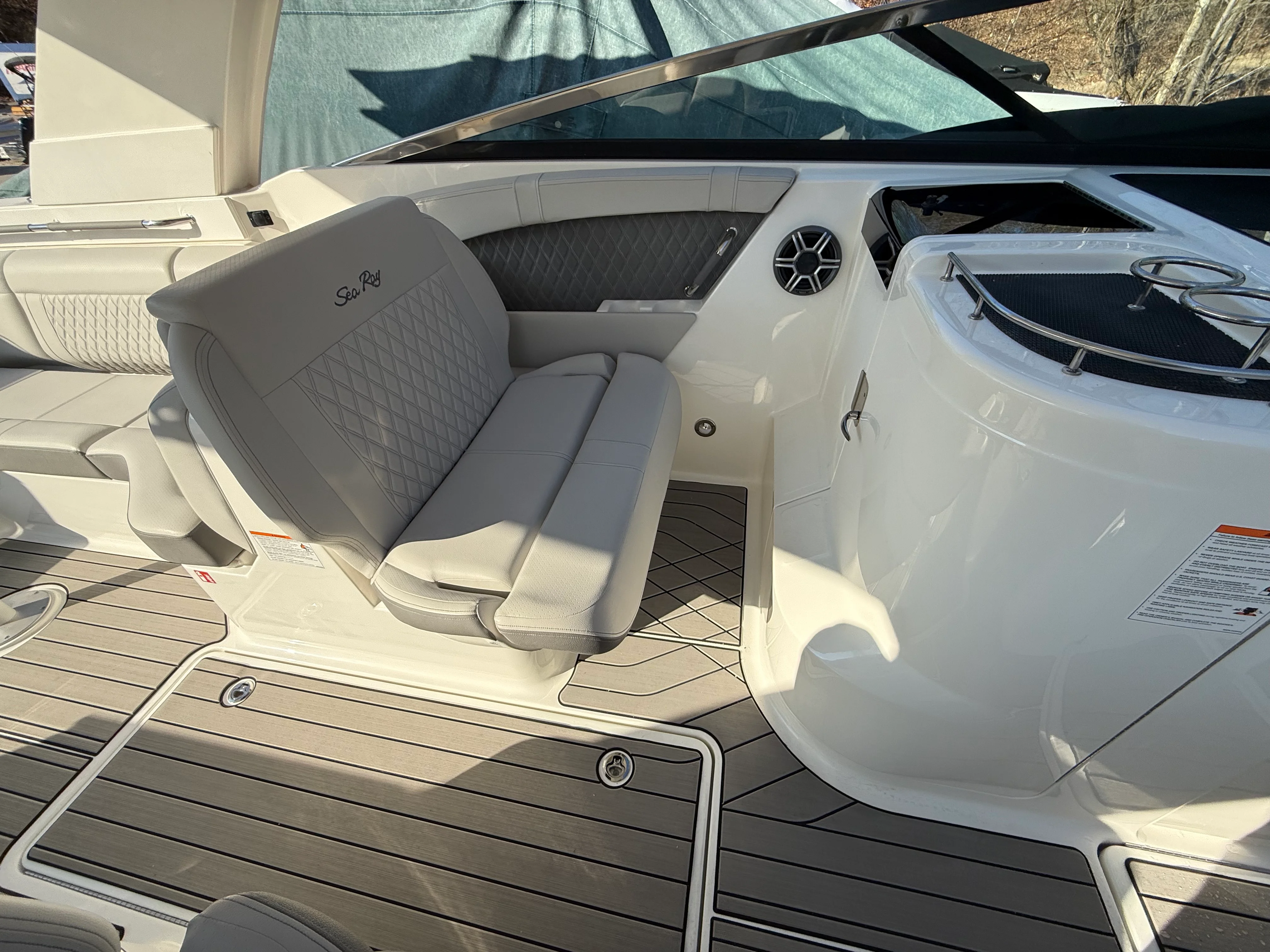 2026 Sea Ray SLX 350 Image Thumbnail #35