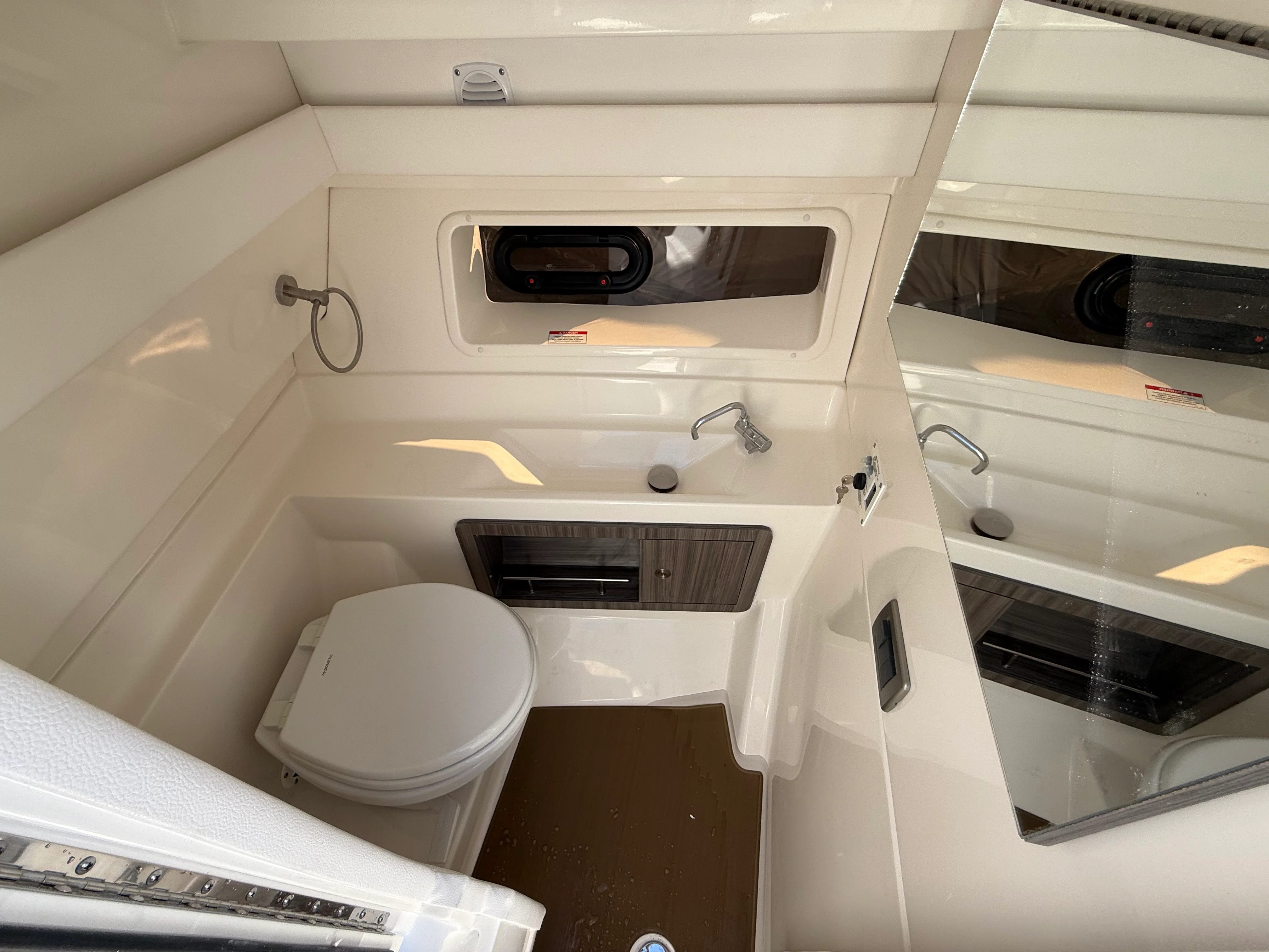 2026 Sea Ray SLX 350 Image Thumbnail #41