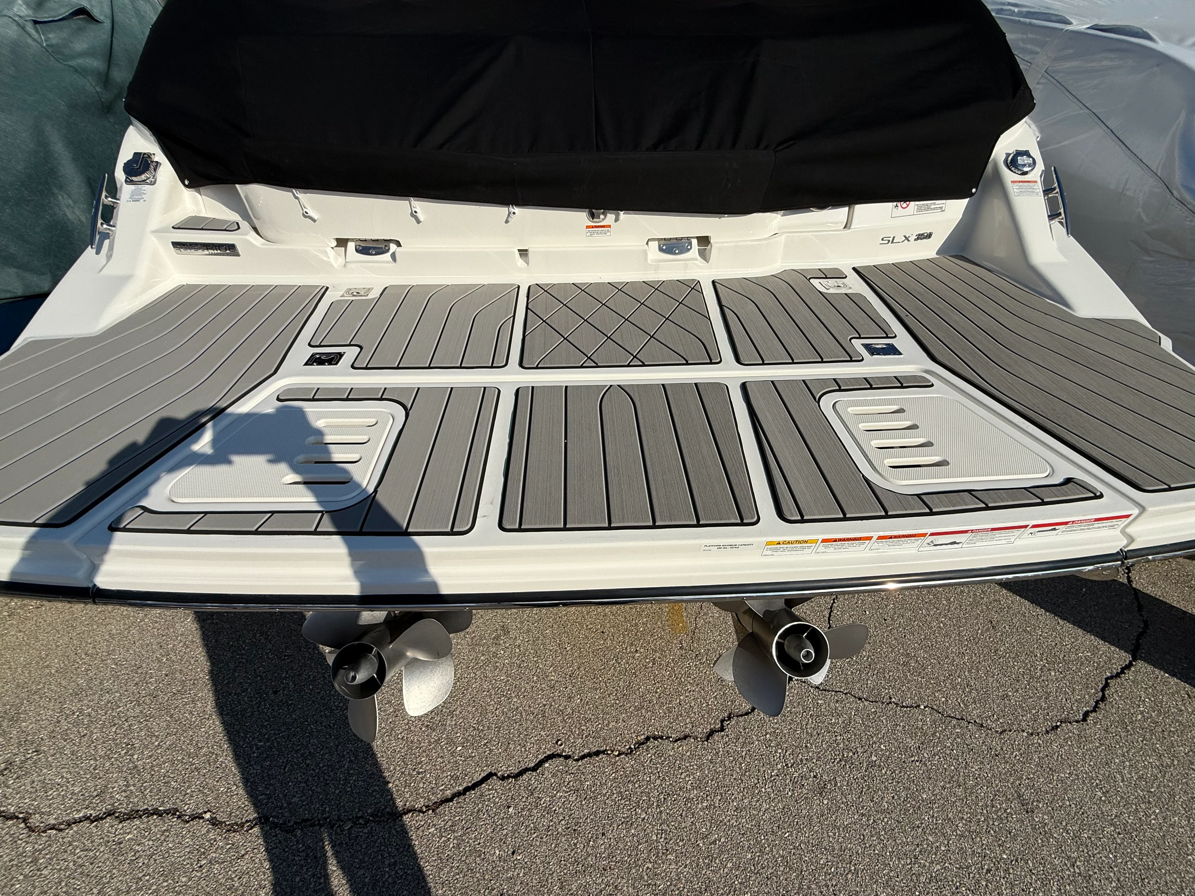 2026 Sea Ray SLX 350 Image Thumbnail #9