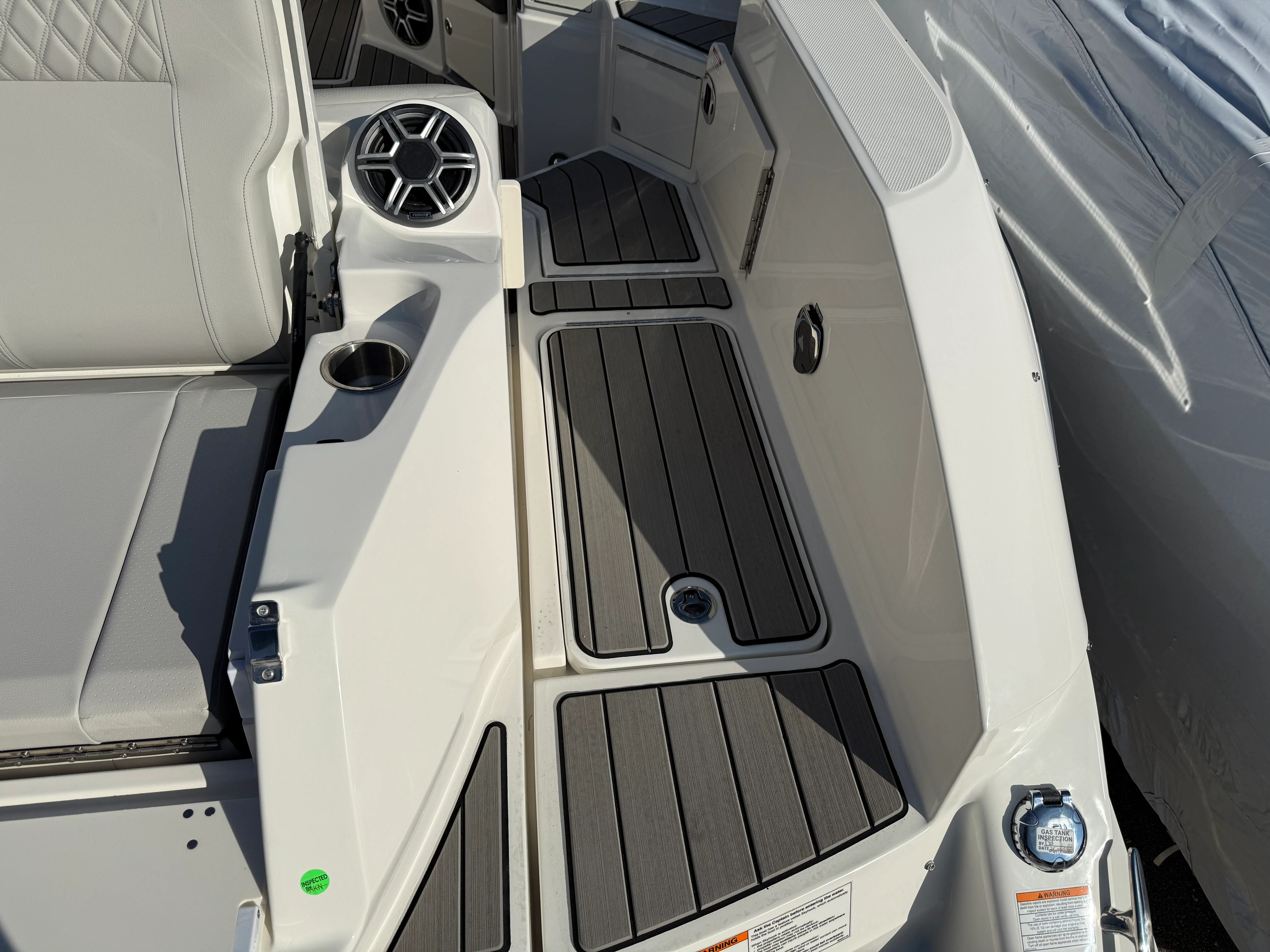 2026 Sea Ray SLX 350 Image Thumbnail #23