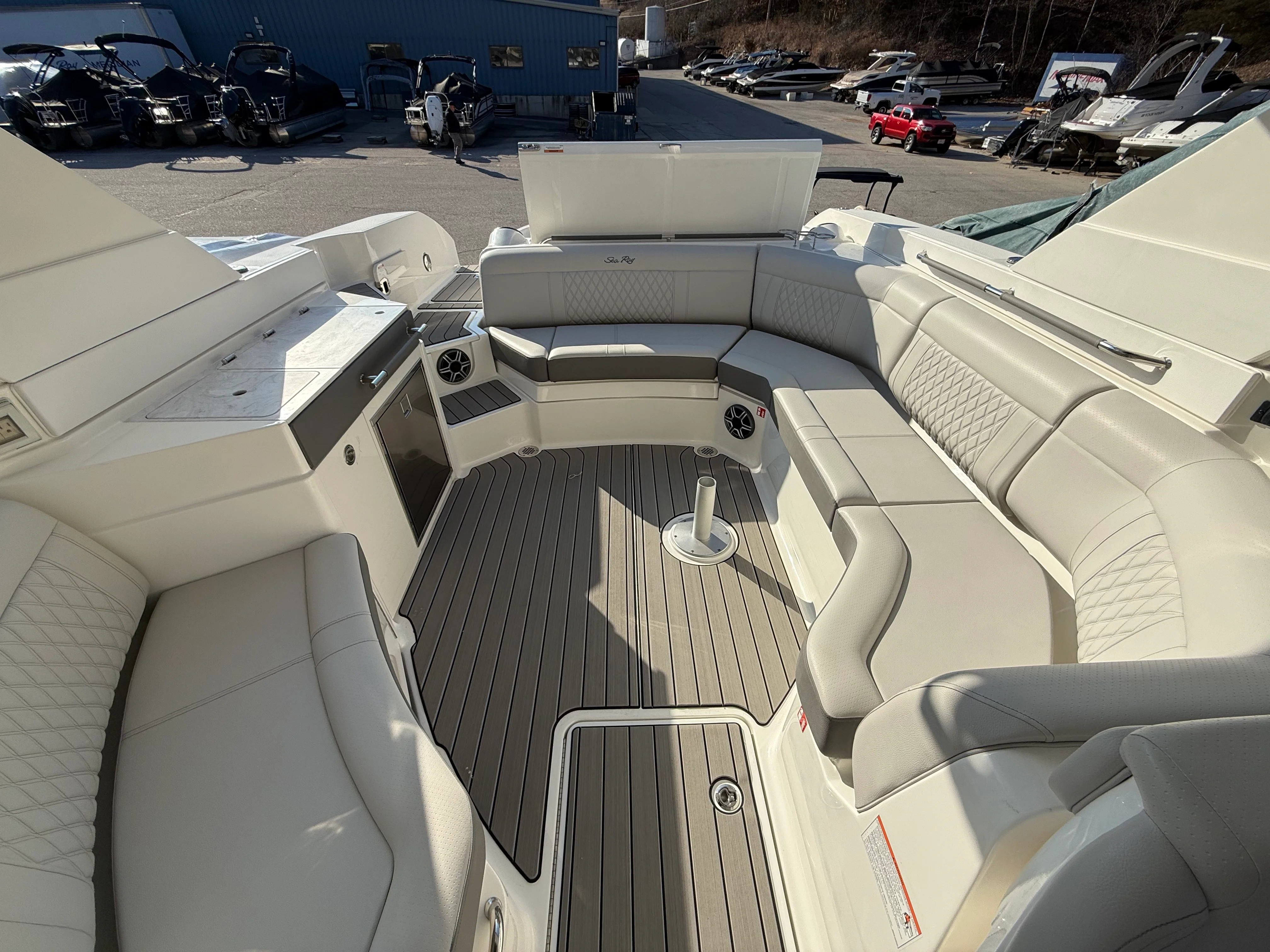 2026 Sea Ray SLX 350 Image Thumbnail #34