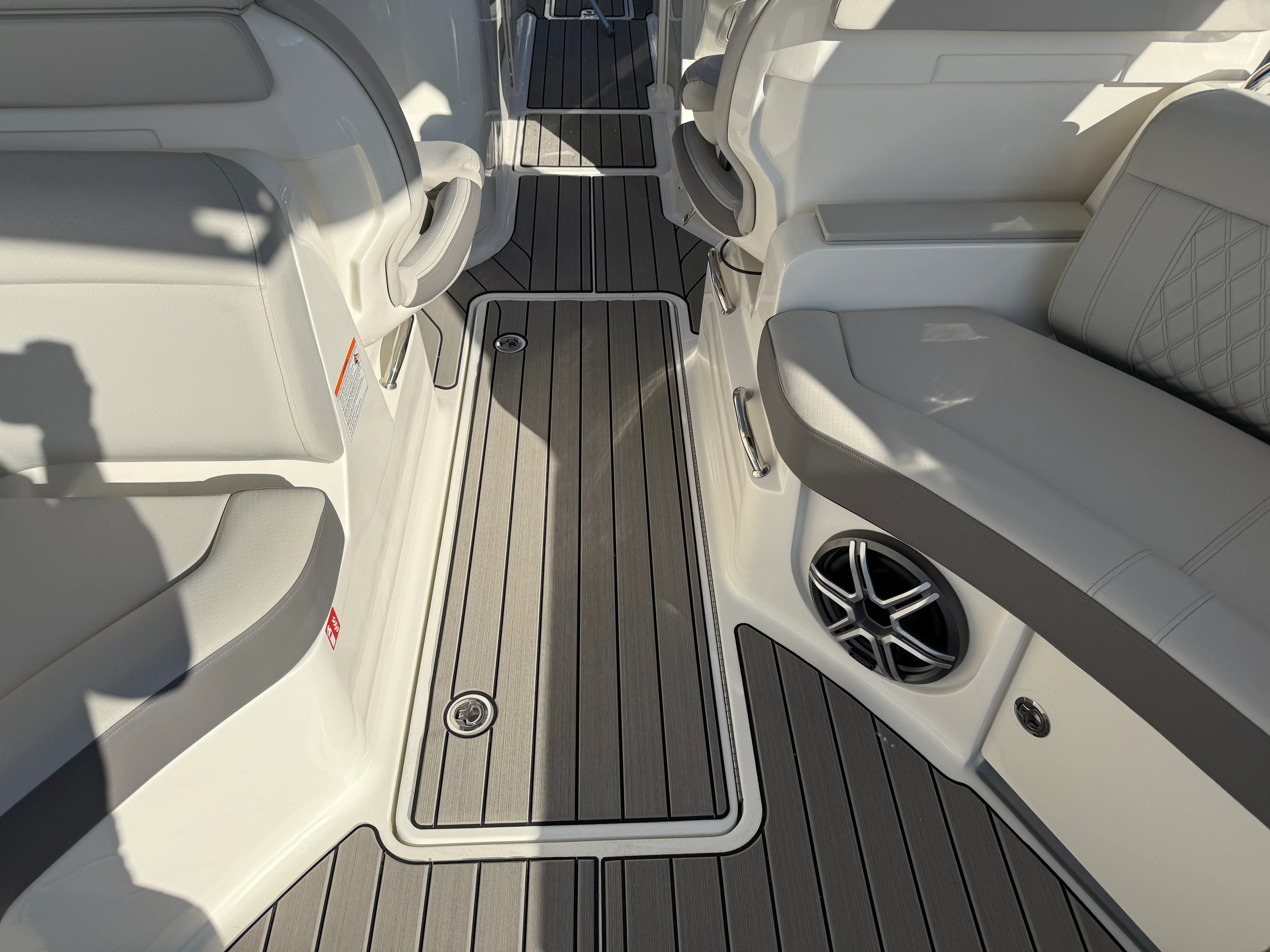 2026 Sea Ray SLX 350 Image Thumbnail #31