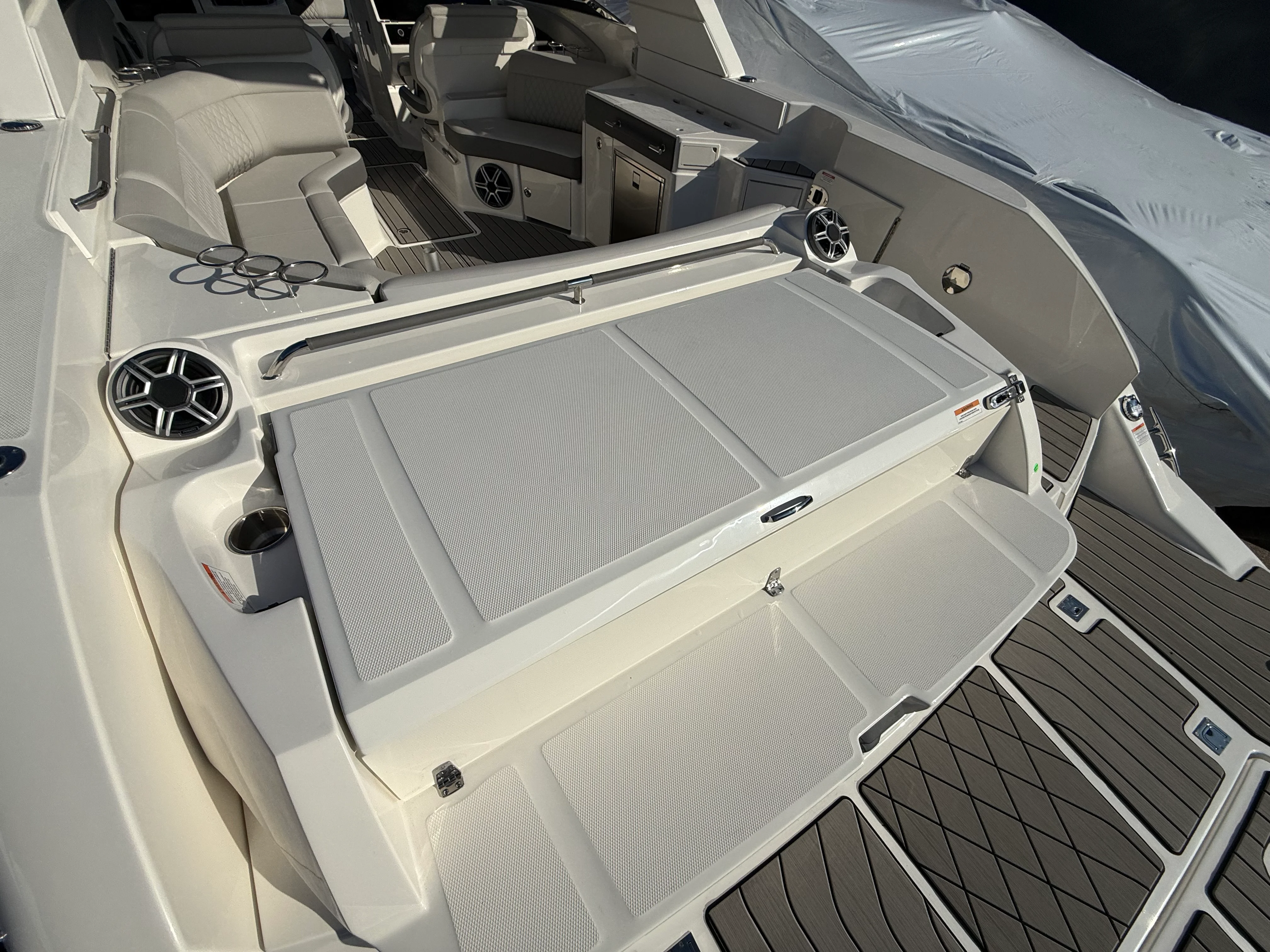 2026 Sea Ray SLX 350 Image Thumbnail #17