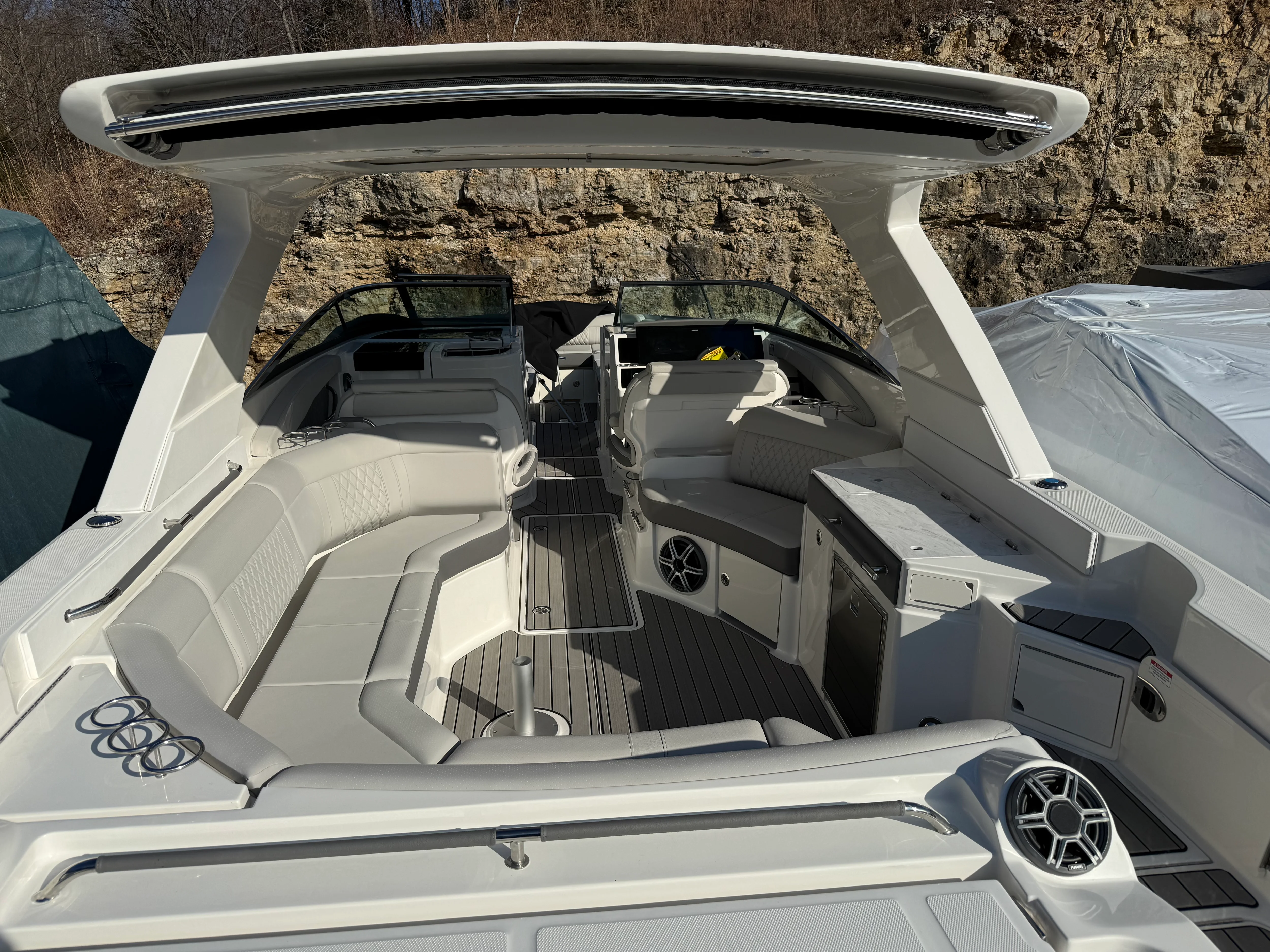 2026 Sea Ray SLX 350 Image Thumbnail #15