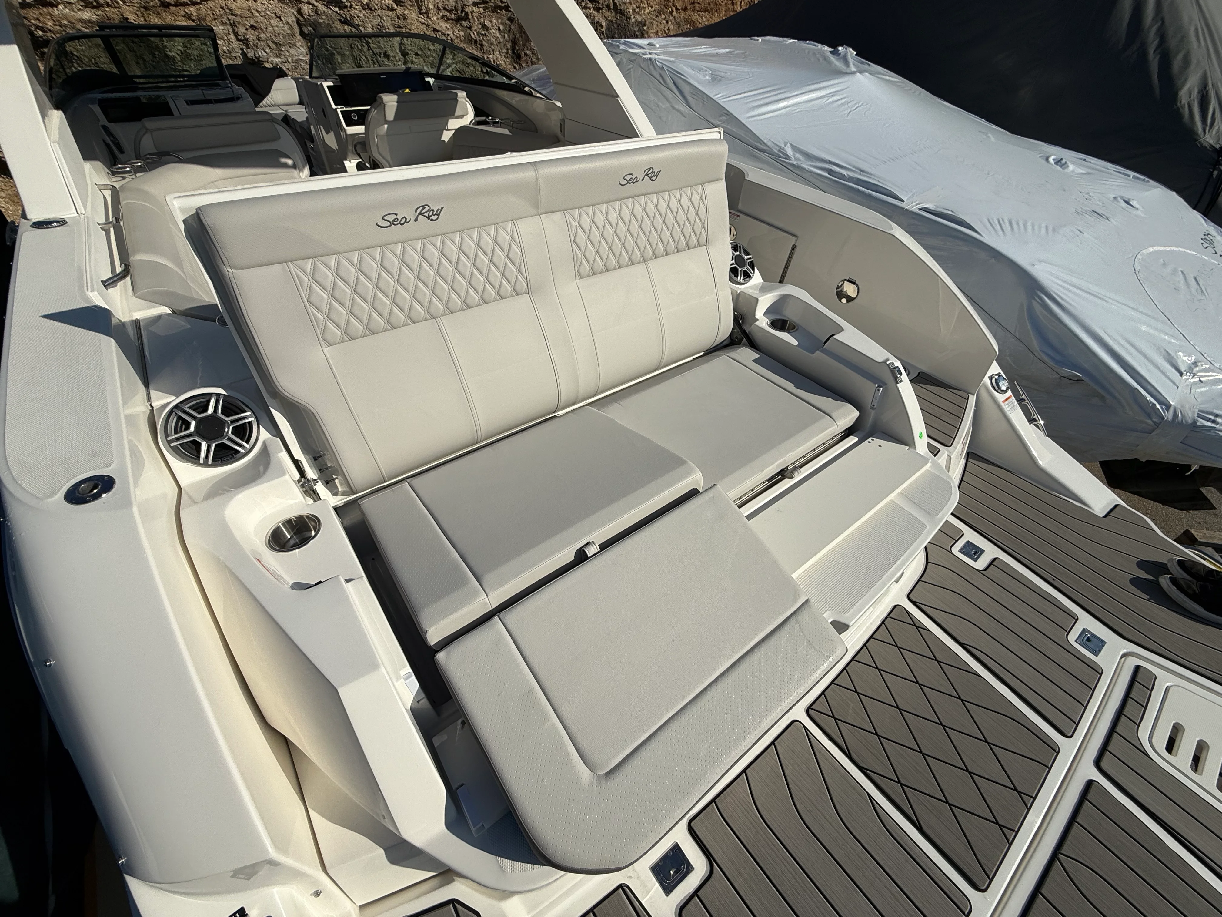 2026 Sea Ray SLX 350 Image Thumbnail #16