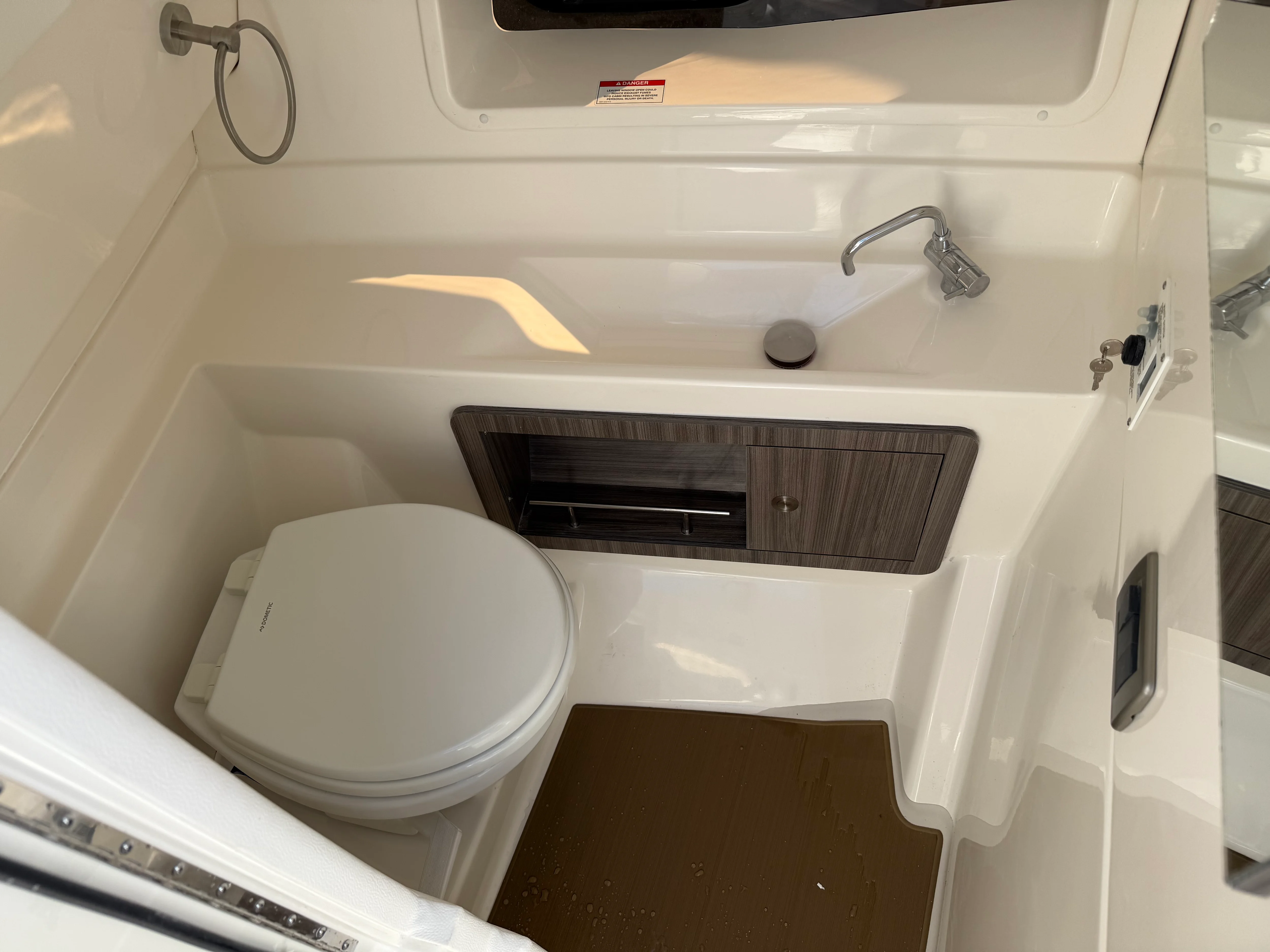 2026 Sea Ray SLX 350 Image Thumbnail #40