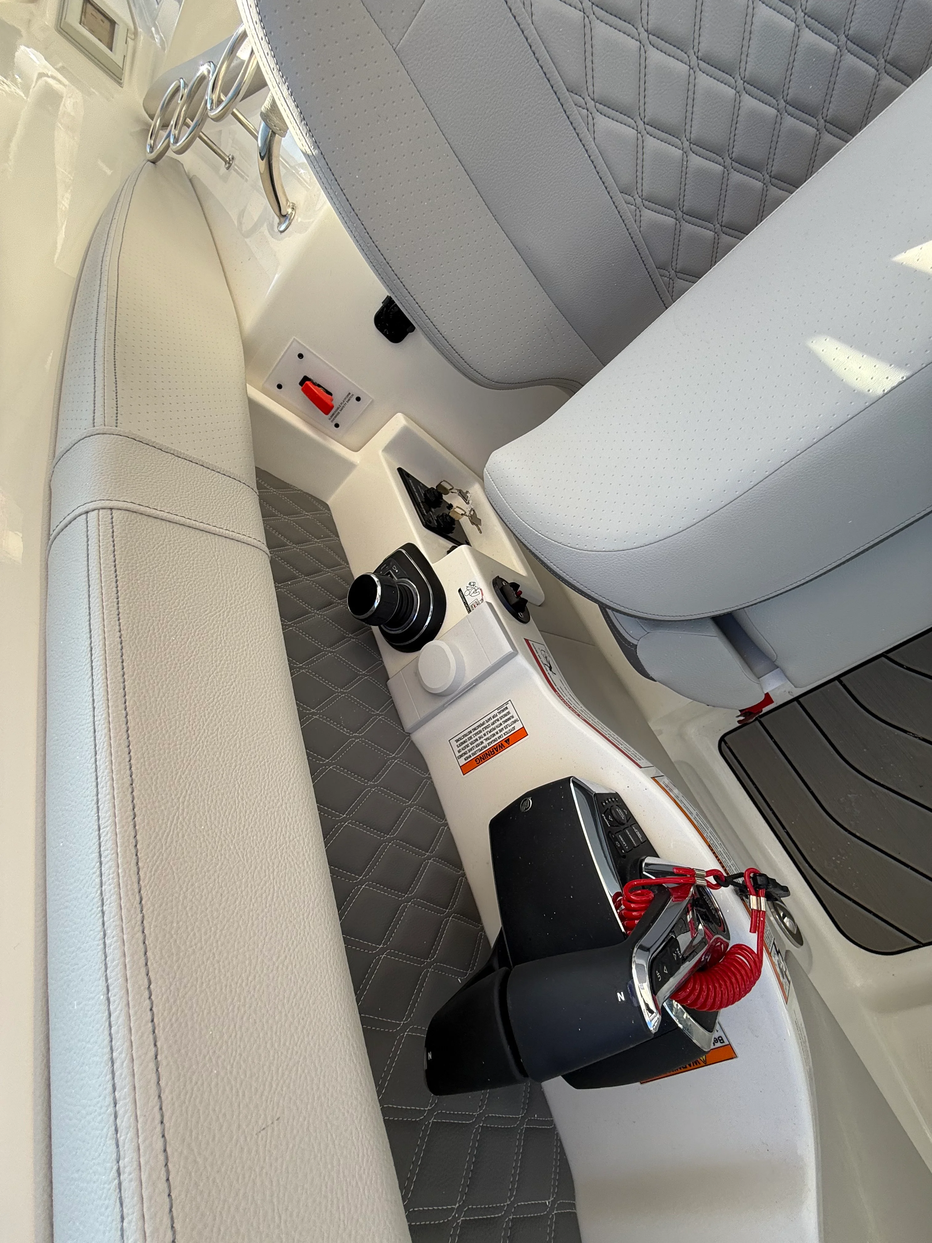 2026 Sea Ray SLX 350 Image Thumbnail #22