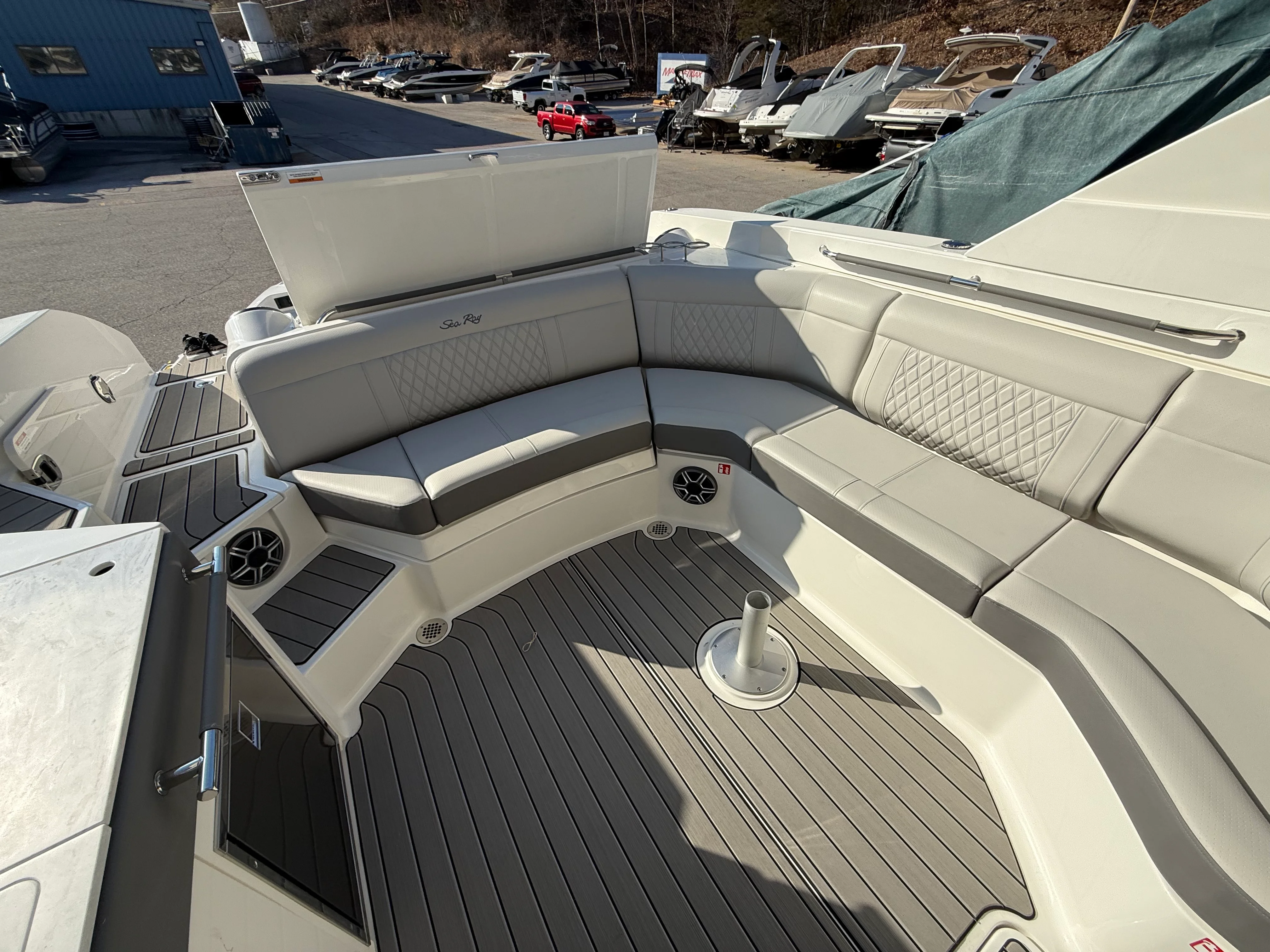 2026 Sea Ray SLX 350 Image Thumbnail #26