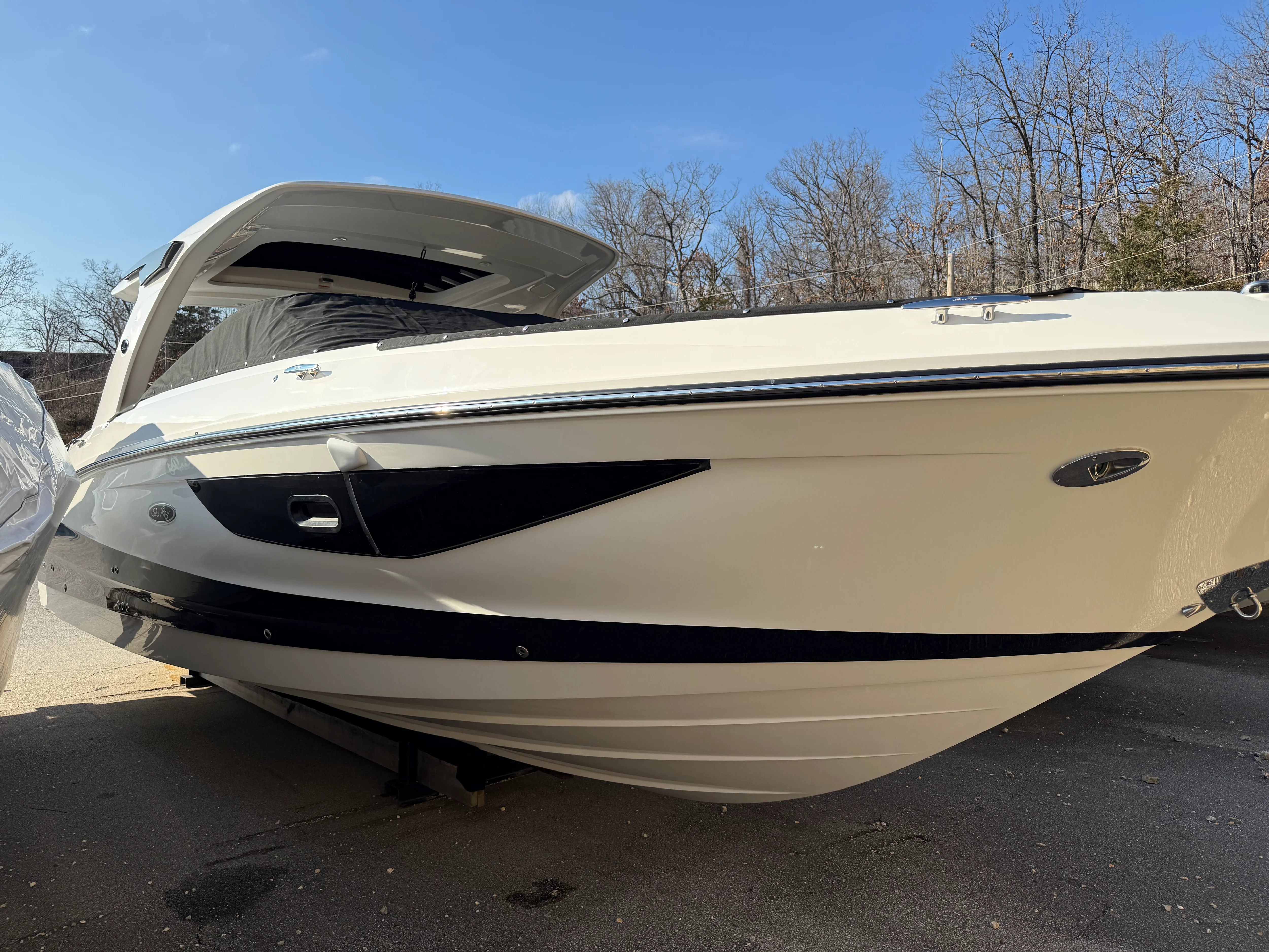 2026 Sea Ray SLX 350 Image Thumbnail #3