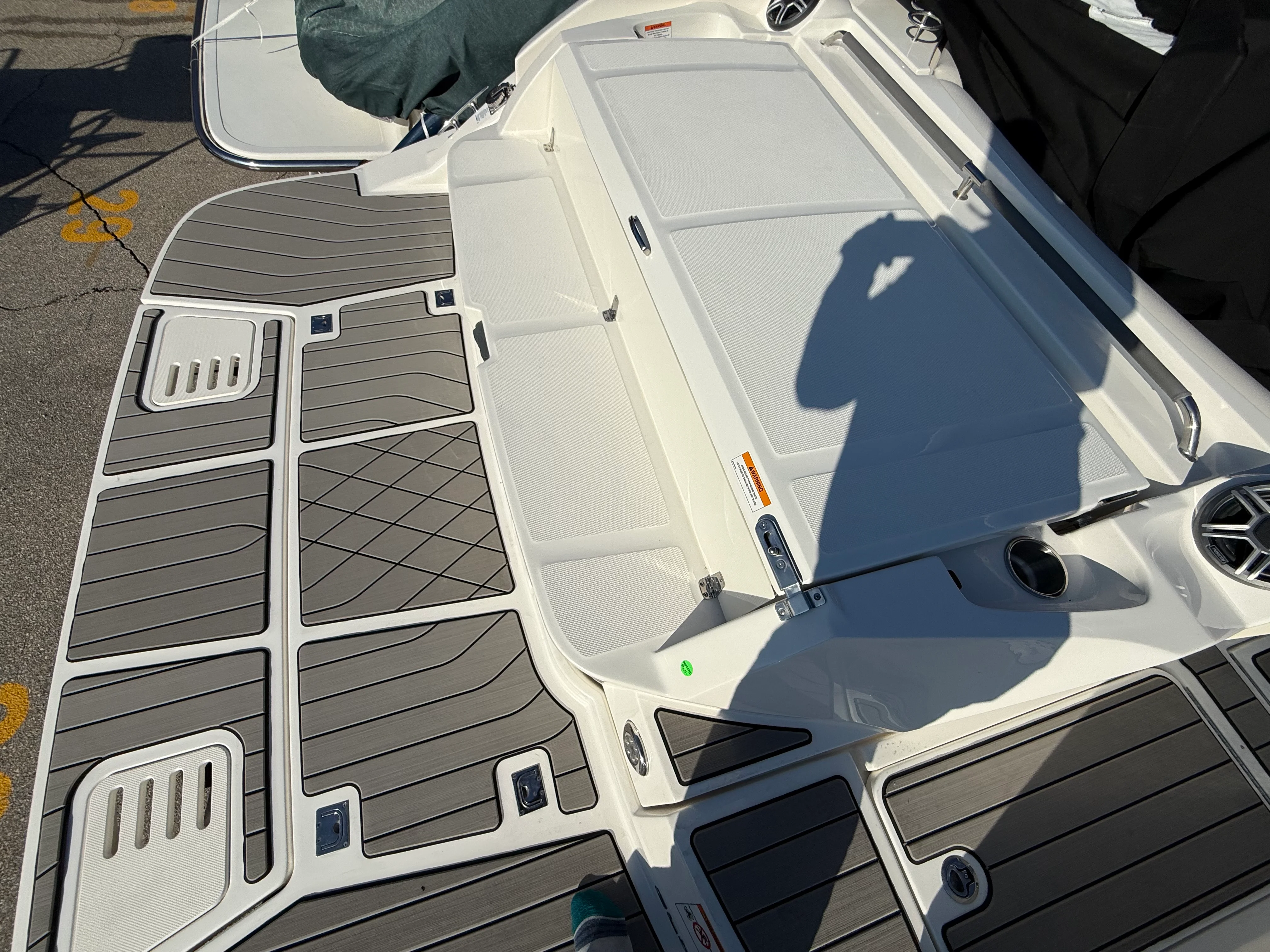 2026 Sea Ray SLX 350 Image Thumbnail #12