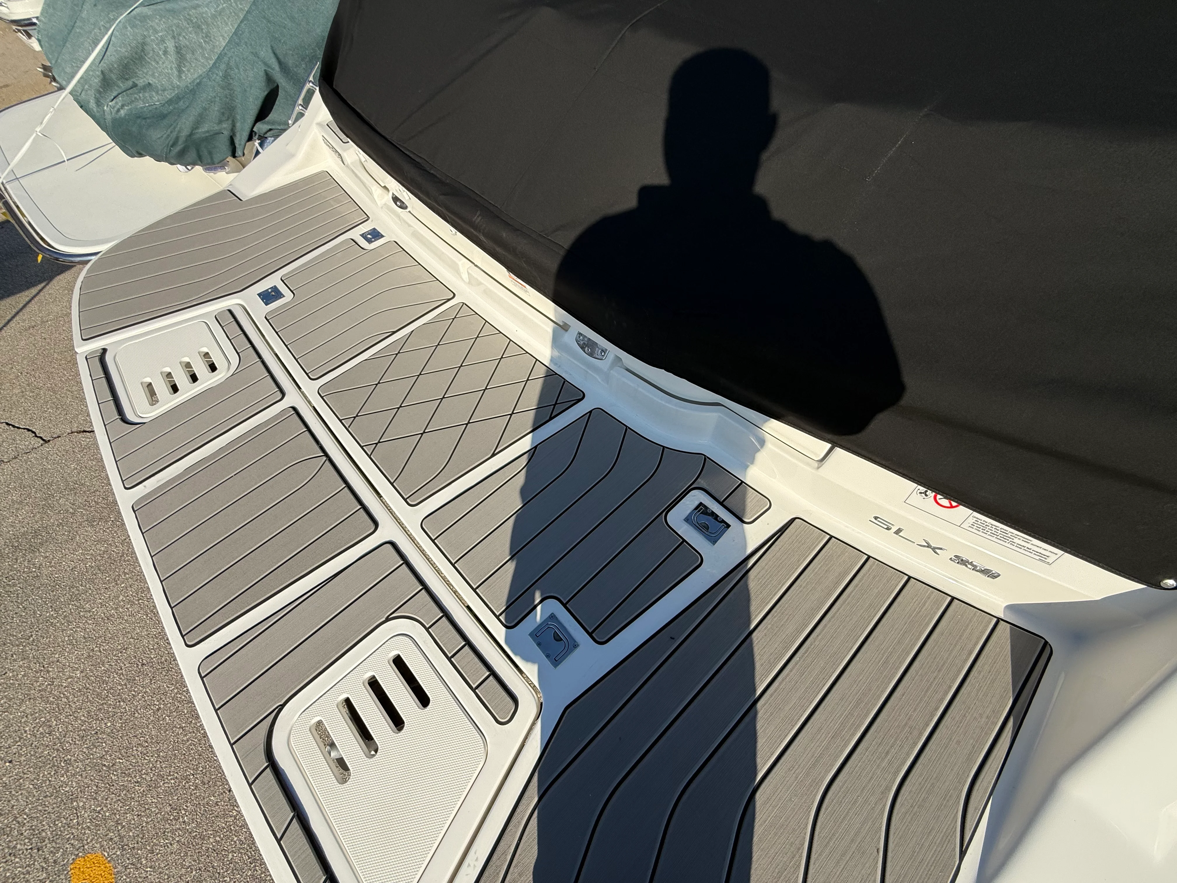 2026 Sea Ray SLX 350 Image Thumbnail #11