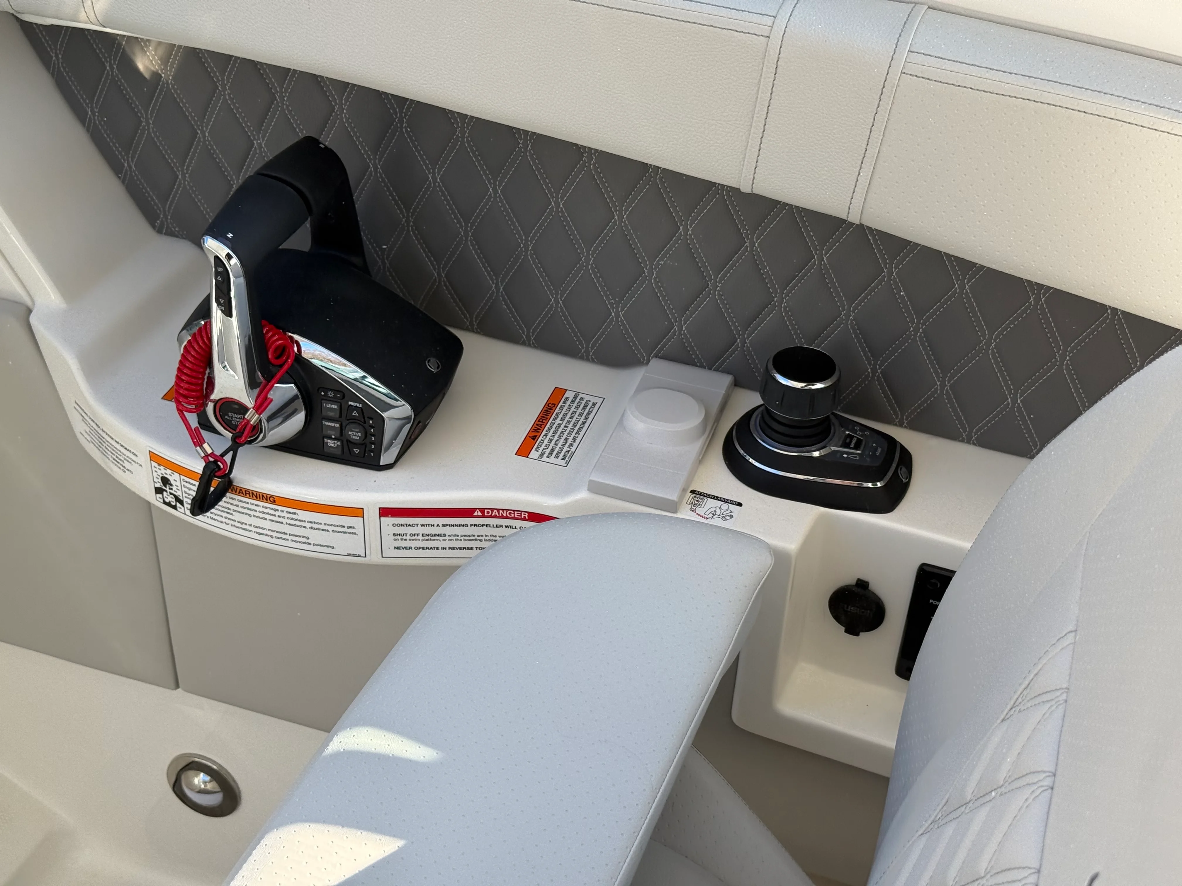 2026 Sea Ray SLX 350 Image Thumbnail #20