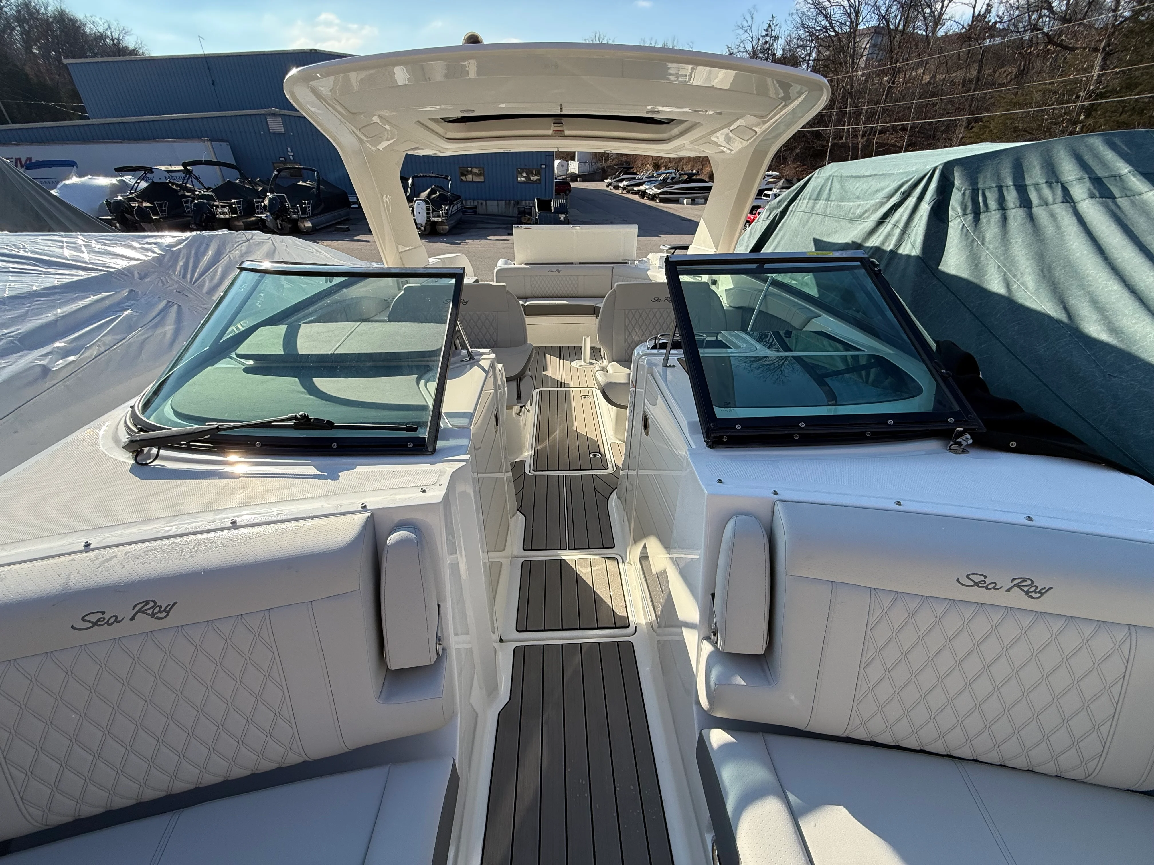 2026 Sea Ray SLX 350 Image Thumbnail #32