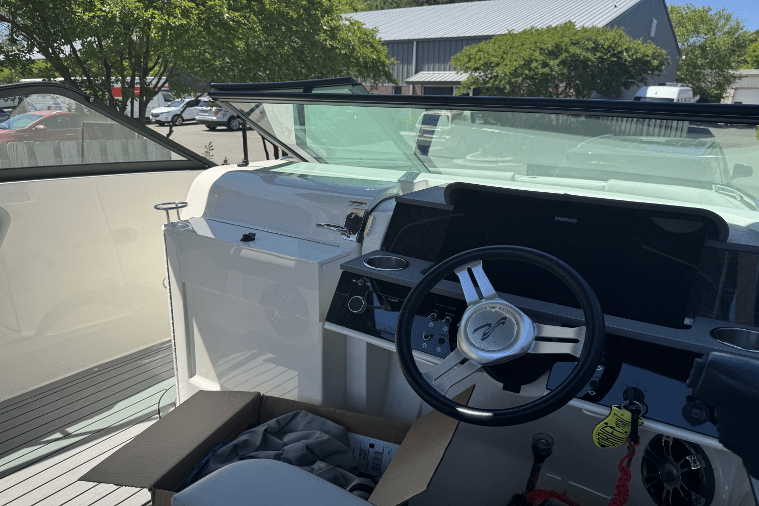 2021 Sea Ray 250 SDX-OB Image Thumbnail #3