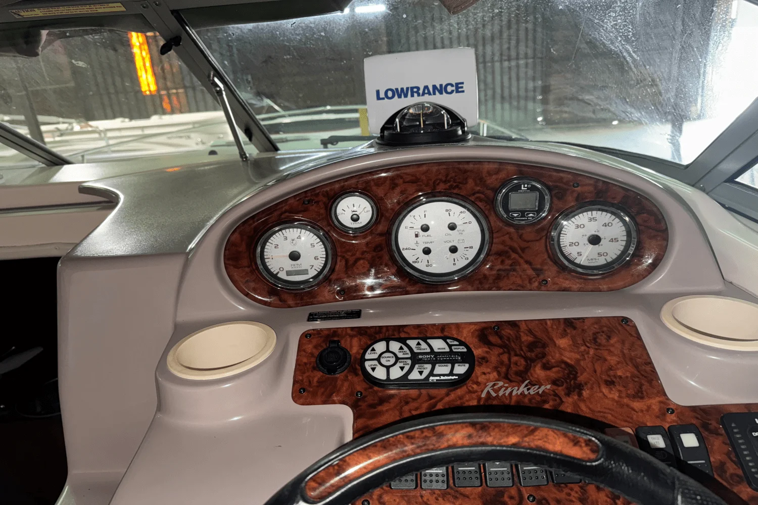 2004 Rinker 250 FIESTA VEE Image Thumbnail #7