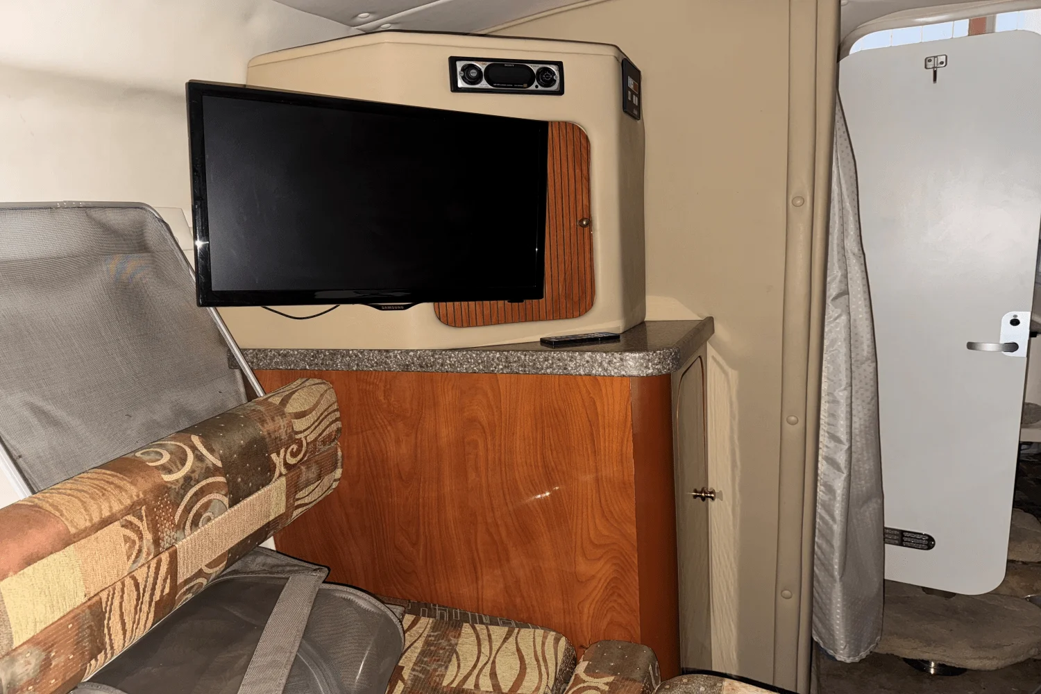 2004 Rinker 250 FIESTA VEE Image Thumbnail #12