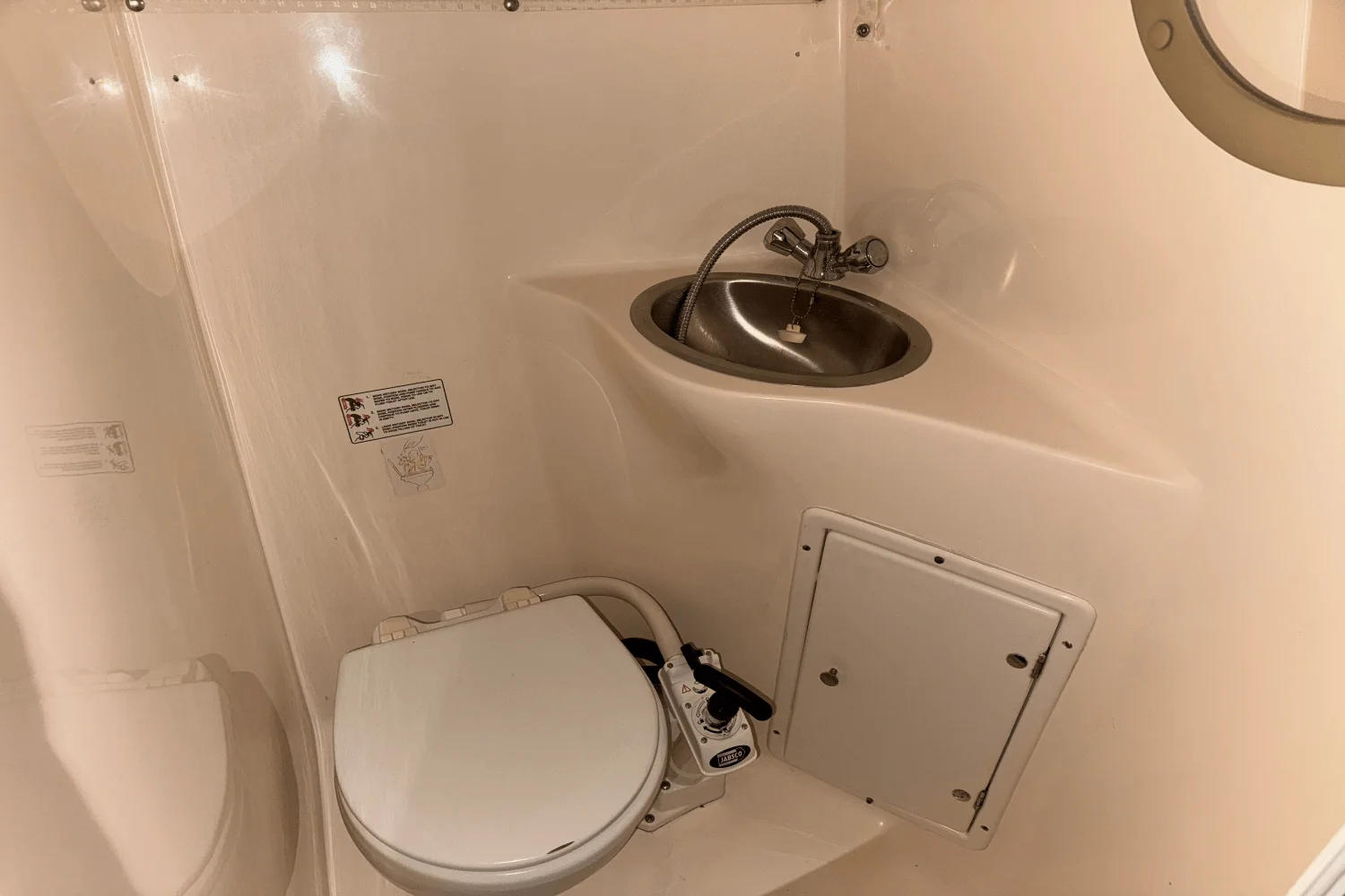 2004 Rinker 250 FIESTA VEE Image Thumbnail #10