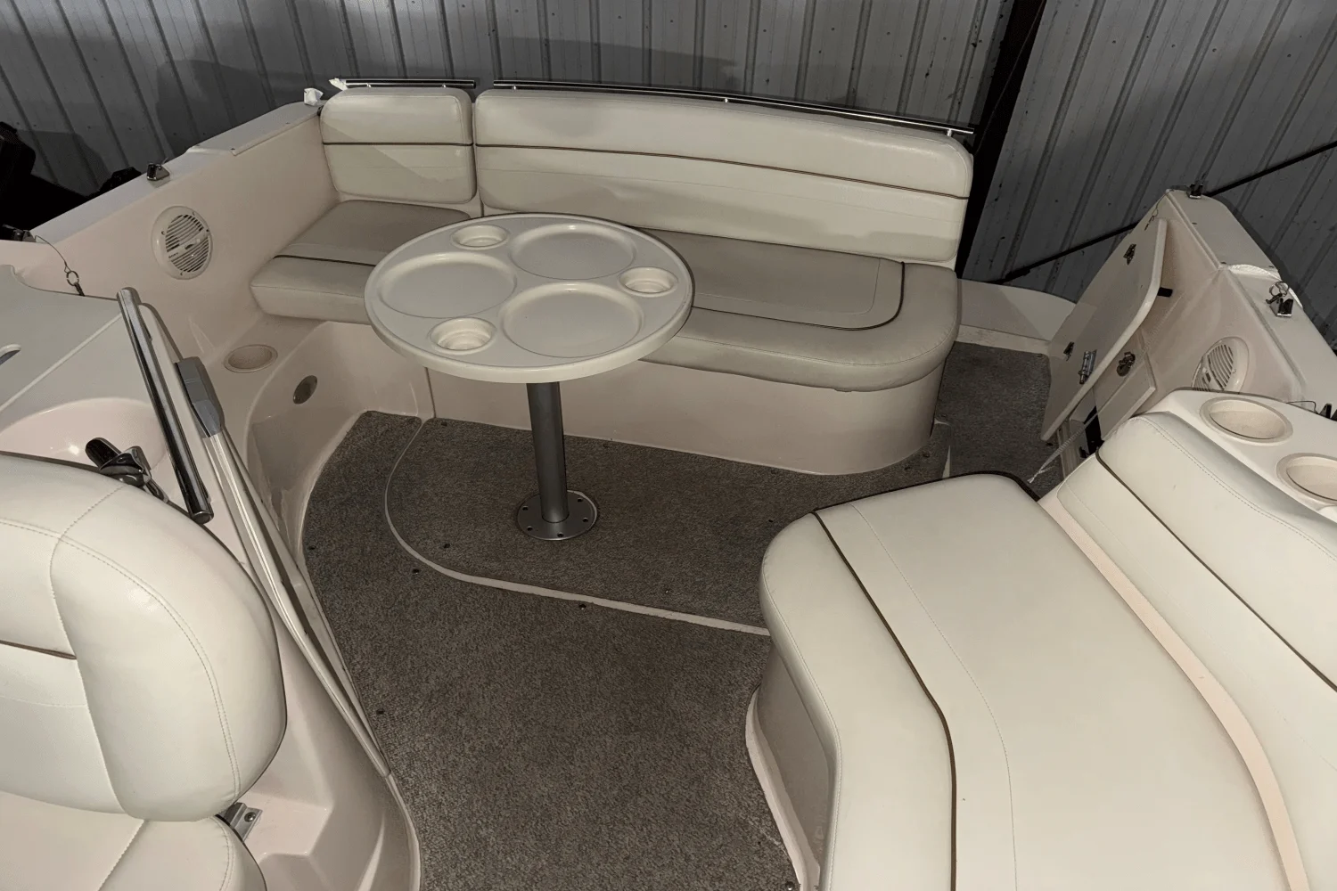 2004 Rinker 250 FIESTA VEE Image Thumbnail #4