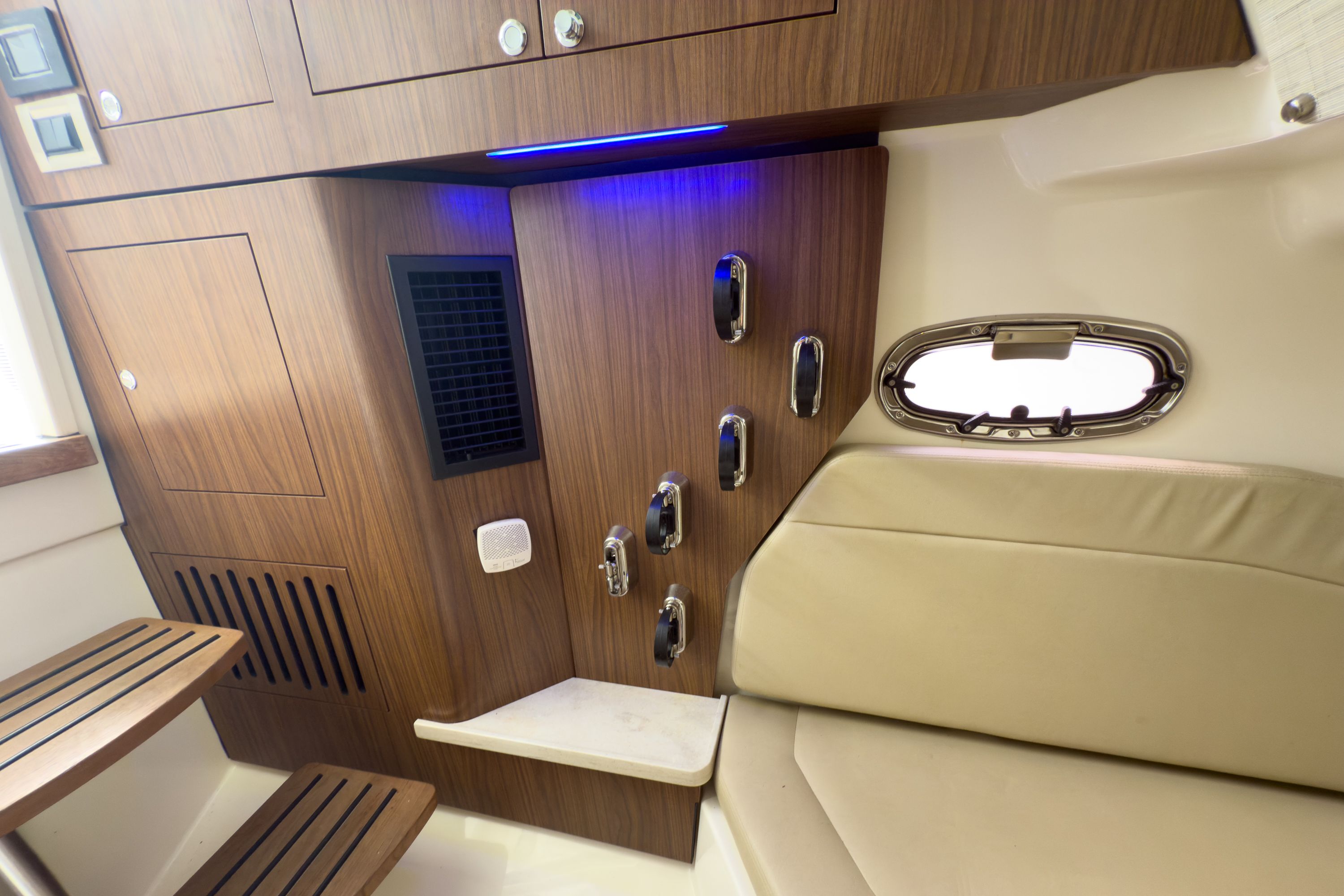 2019 Boston Whaler 380 Outrage Image Thumbnail #19