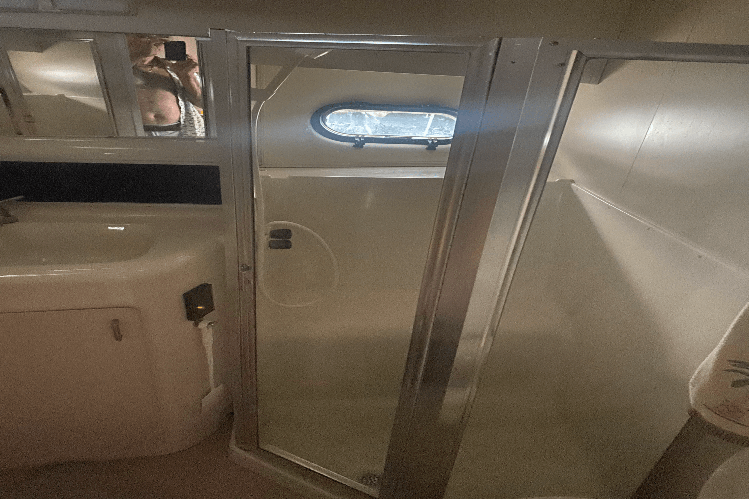 1990 Silverton 36 FLYBRIDGE Image Thumbnail #6