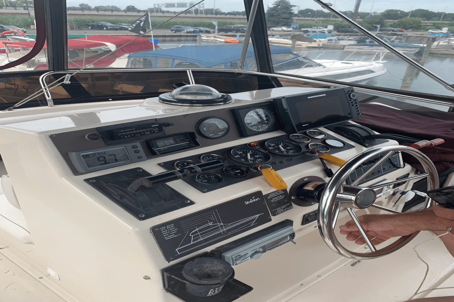 1990 Silverton 36 FLYBRIDGE Image Thumbnail #3