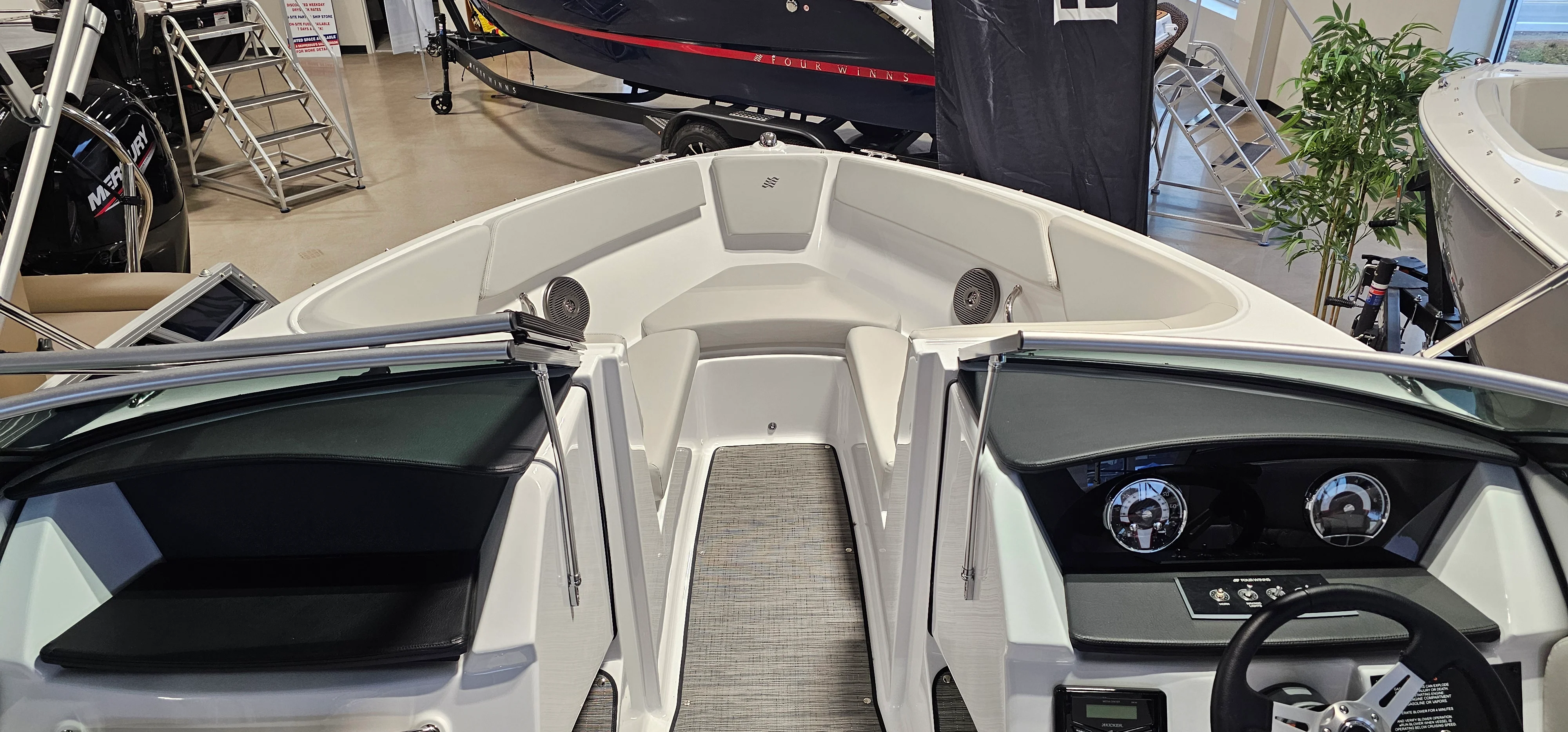 2026 Four Winns H1 - FREEDOM Image Thumbnail #3