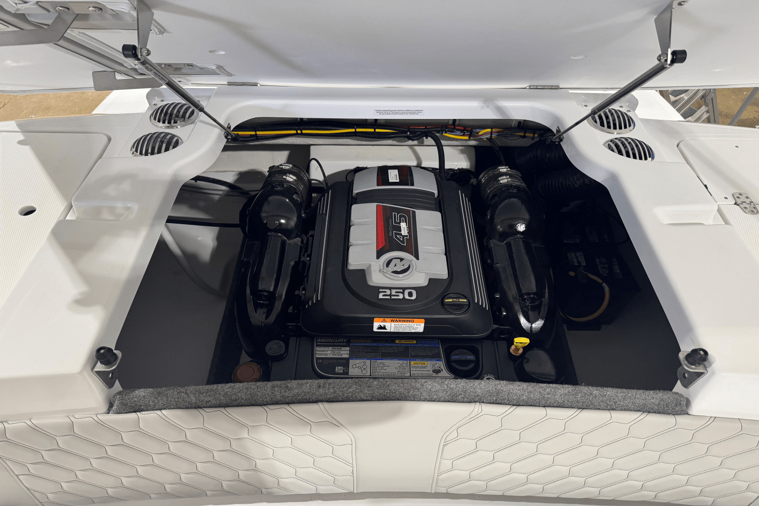 2026 Four Winns H2 - FREEDOM Image Thumbnail #9