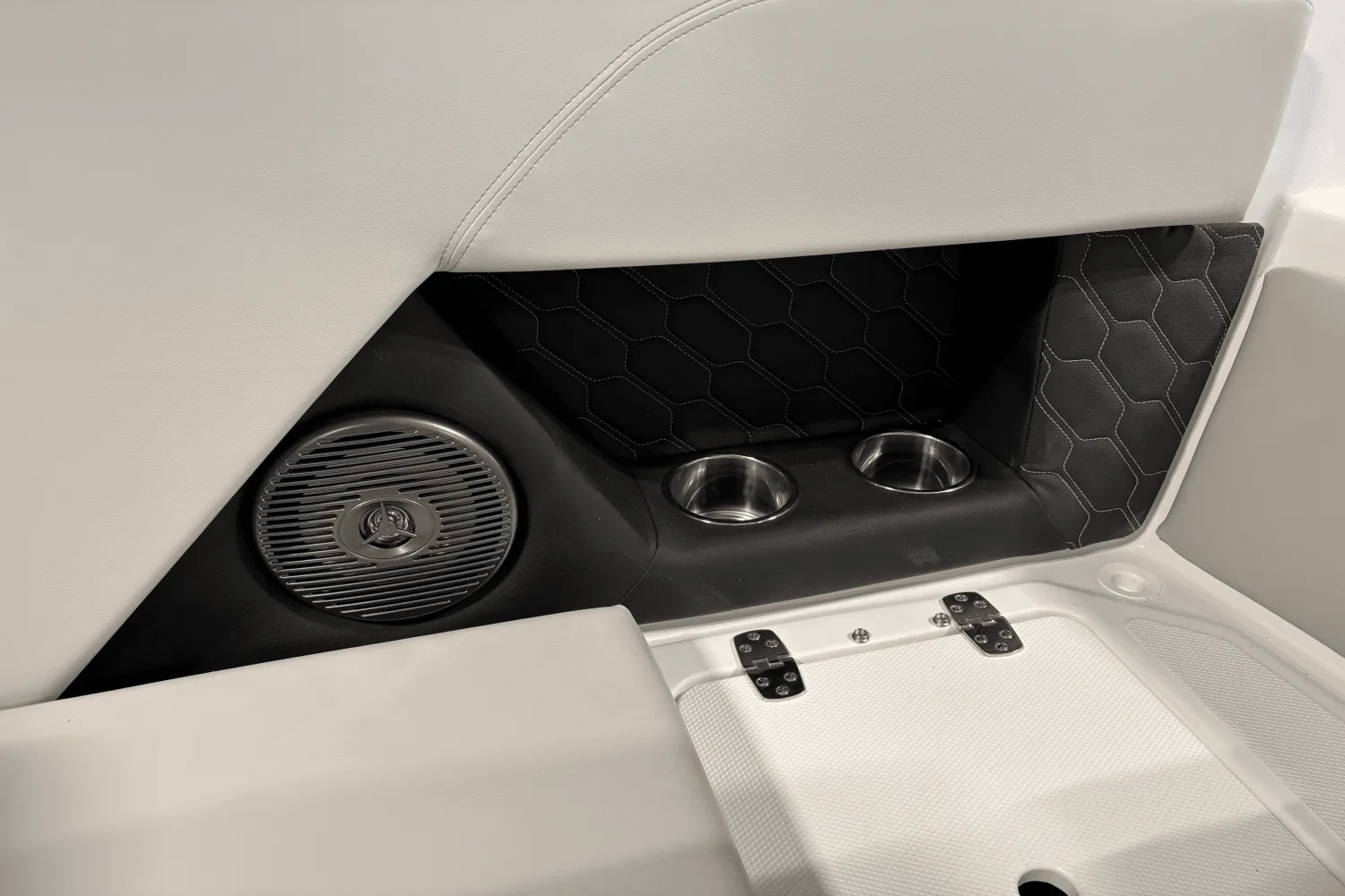 2026 Four Winns H2 - FREEDOM Image Thumbnail #9