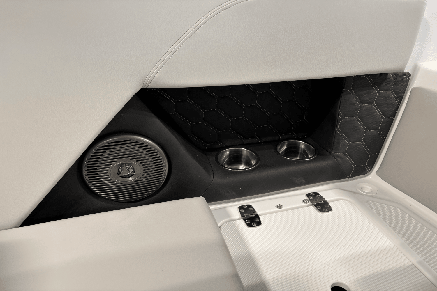 2026 Four Winns H2 - FREEDOM Image Thumbnail #9