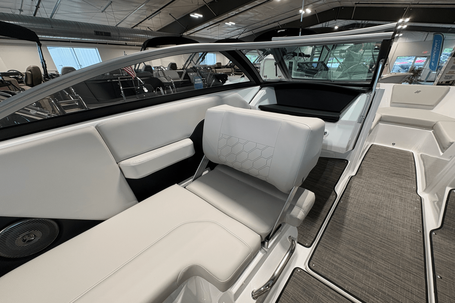 2026 Four Winns H2 - FREEDOM Image Thumbnail #7