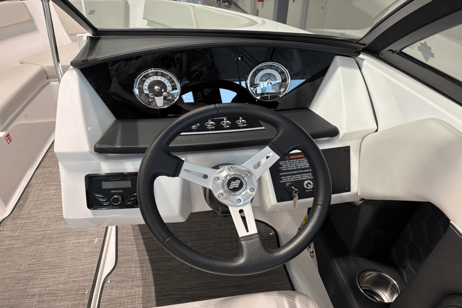 2026 Four Winns H2 - FREEDOM Image Thumbnail #5