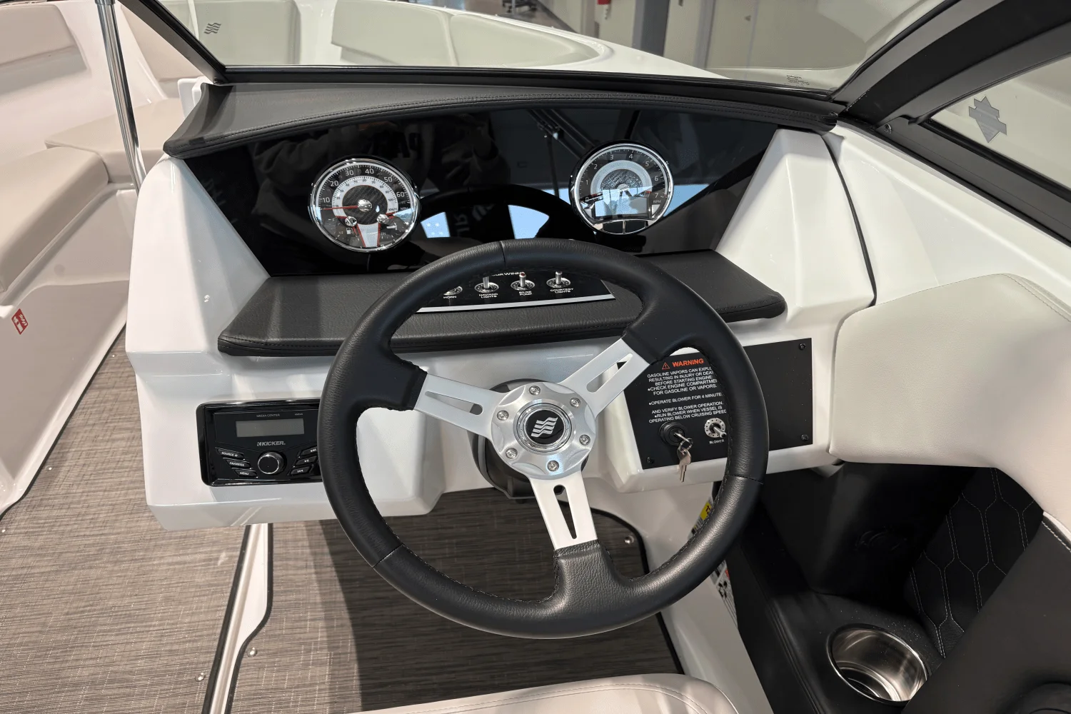 2026 Four Winns H2 - FREEDOM Image Thumbnail #5