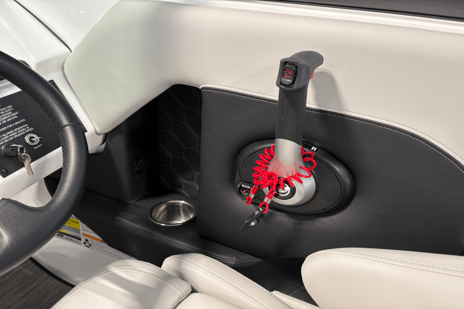 2026 Four Winns H2 - FREEDOM Image Thumbnail #8