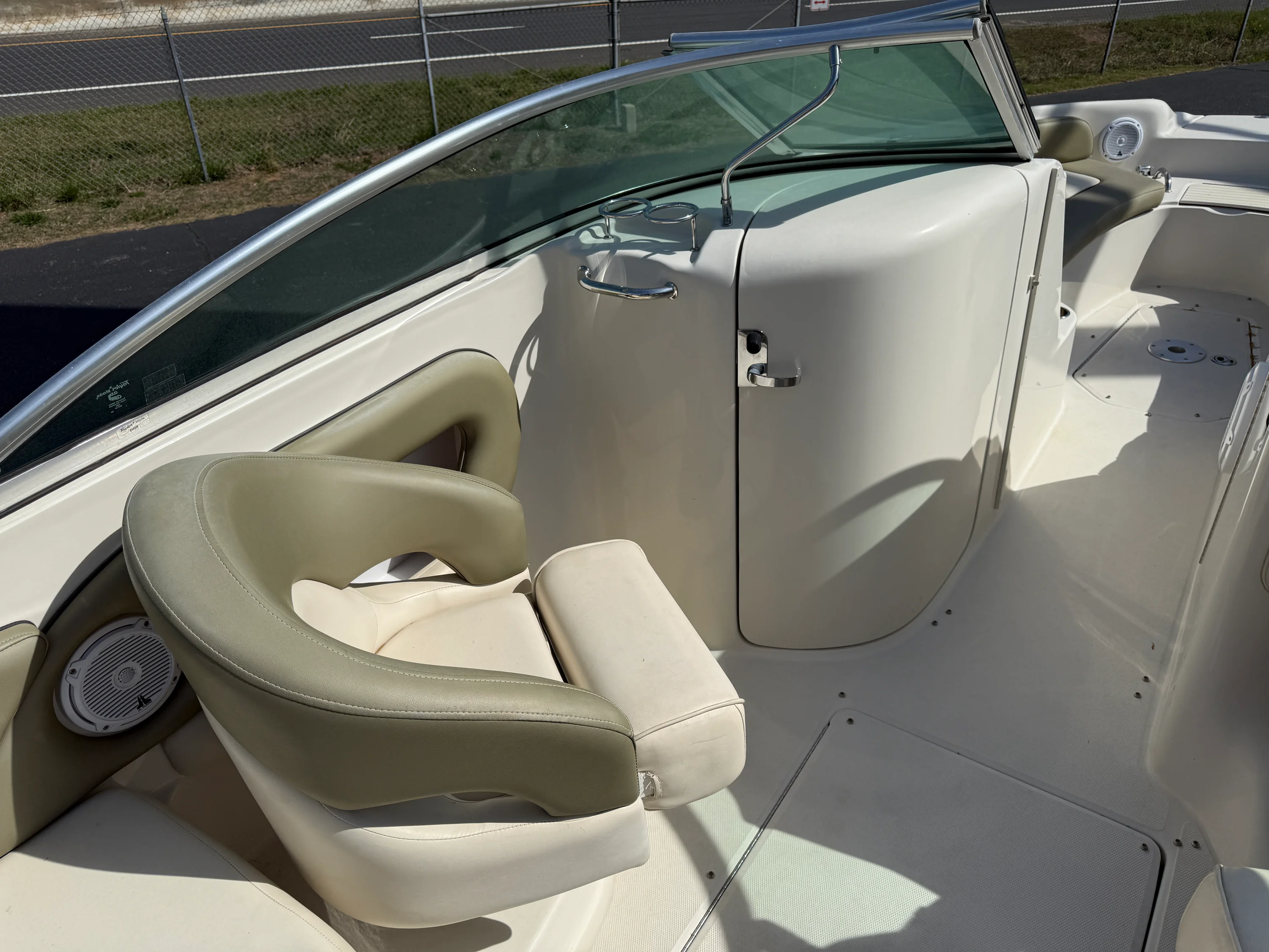 2005 Sea Ray 240 Sundeck Image Thumbnail #11