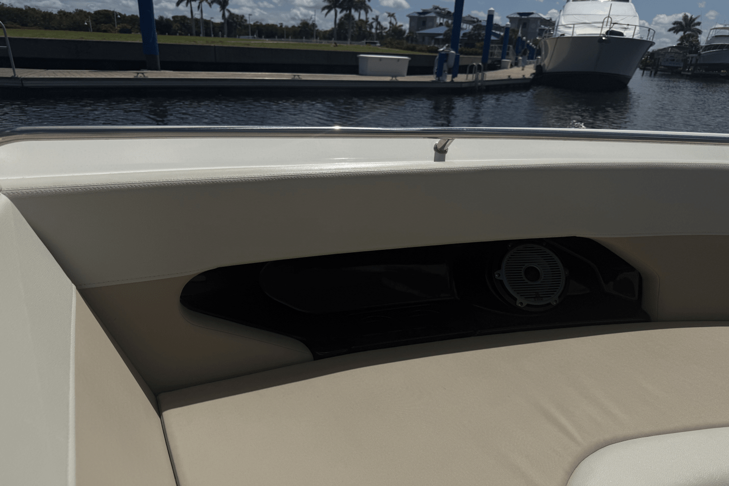 2023 Boston Whaler 240 VANTAGE Image Thumbnail #6
